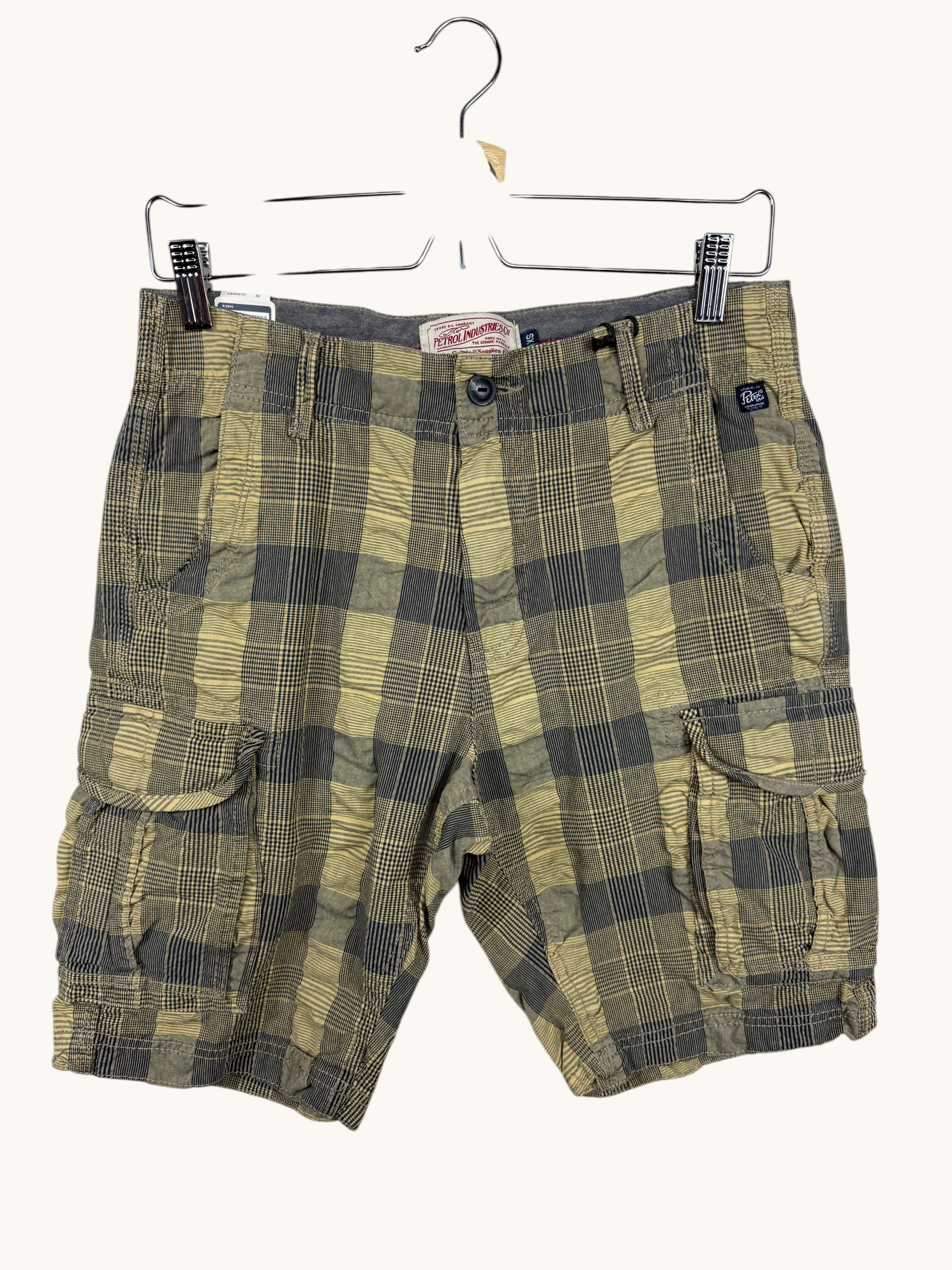 Short cargo Frippindealz Petrol Industries à carreaux beige et bleu, en coton stretch, neuf avec étiquette.