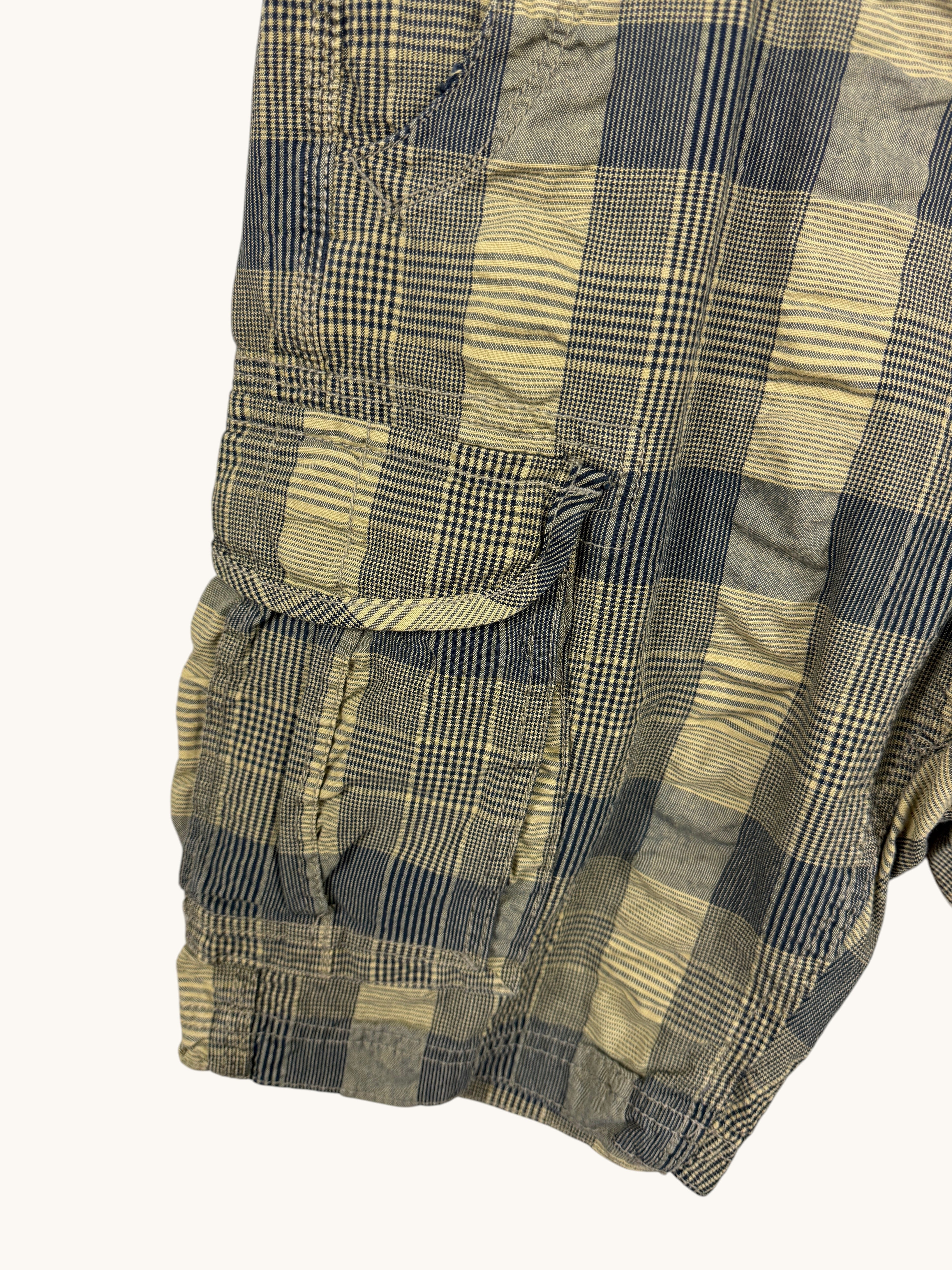 Short cargo Frippindealz Petrol Industries bleu marine à carreaux en coton stretch avec poches latérales utilitaires.