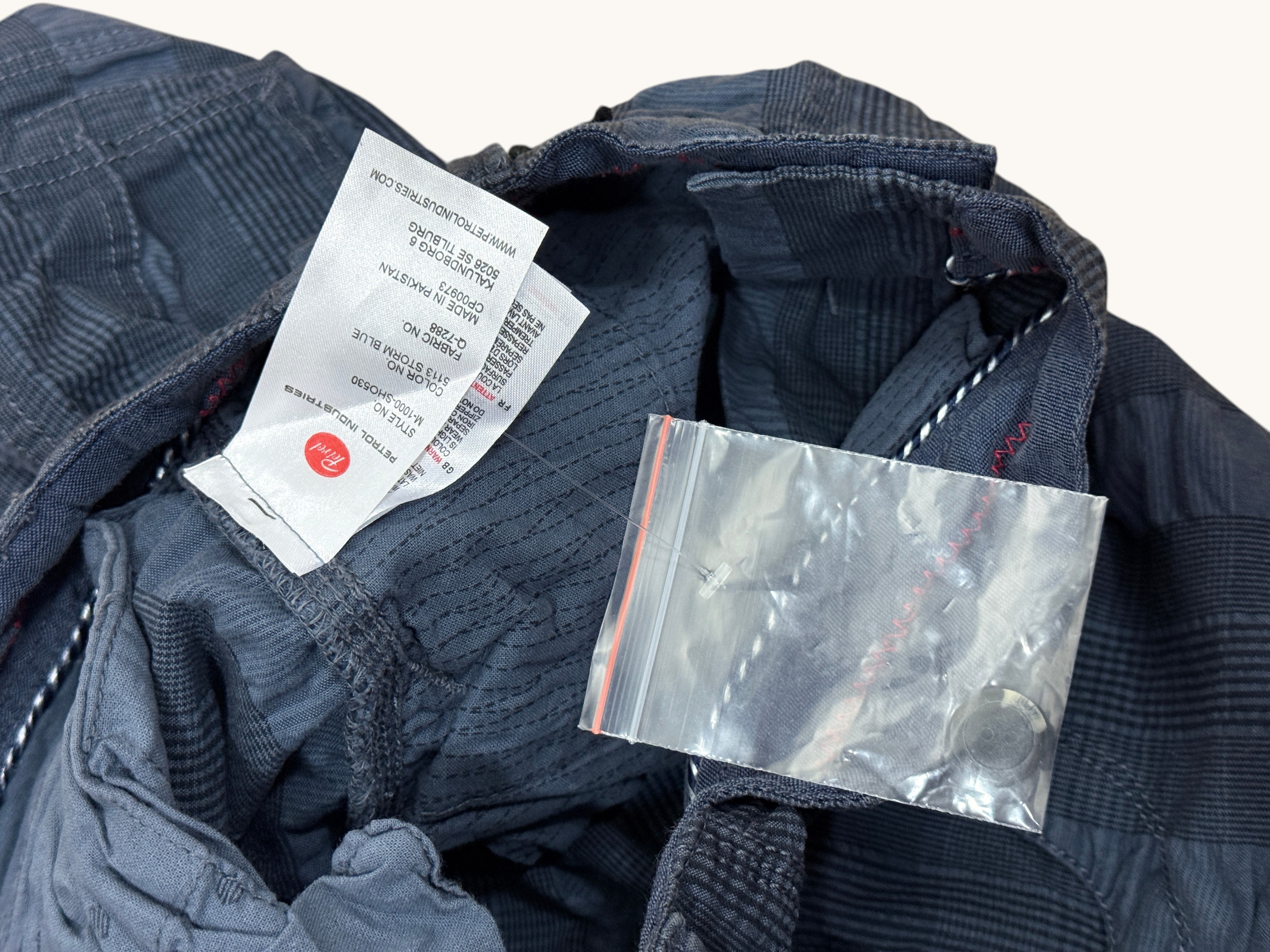 Short cargo Frippindealz Petrol Industries bleu marine à carreaux en coton stretch, neuf avec étiquette.