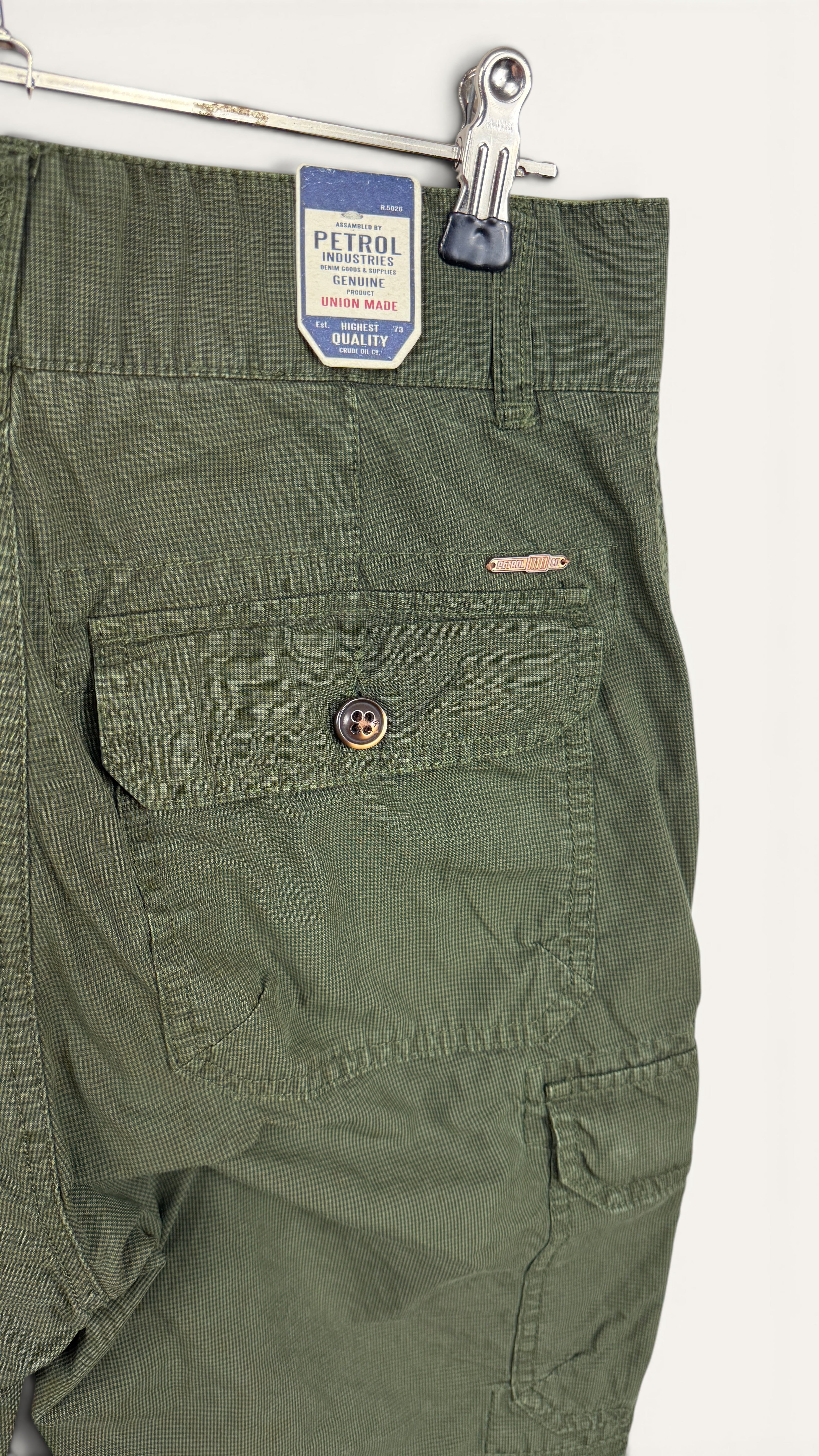 Short cargo Frippindealz Petrol Industries vert olive en coton avec poches latérales et étiquette d'origine