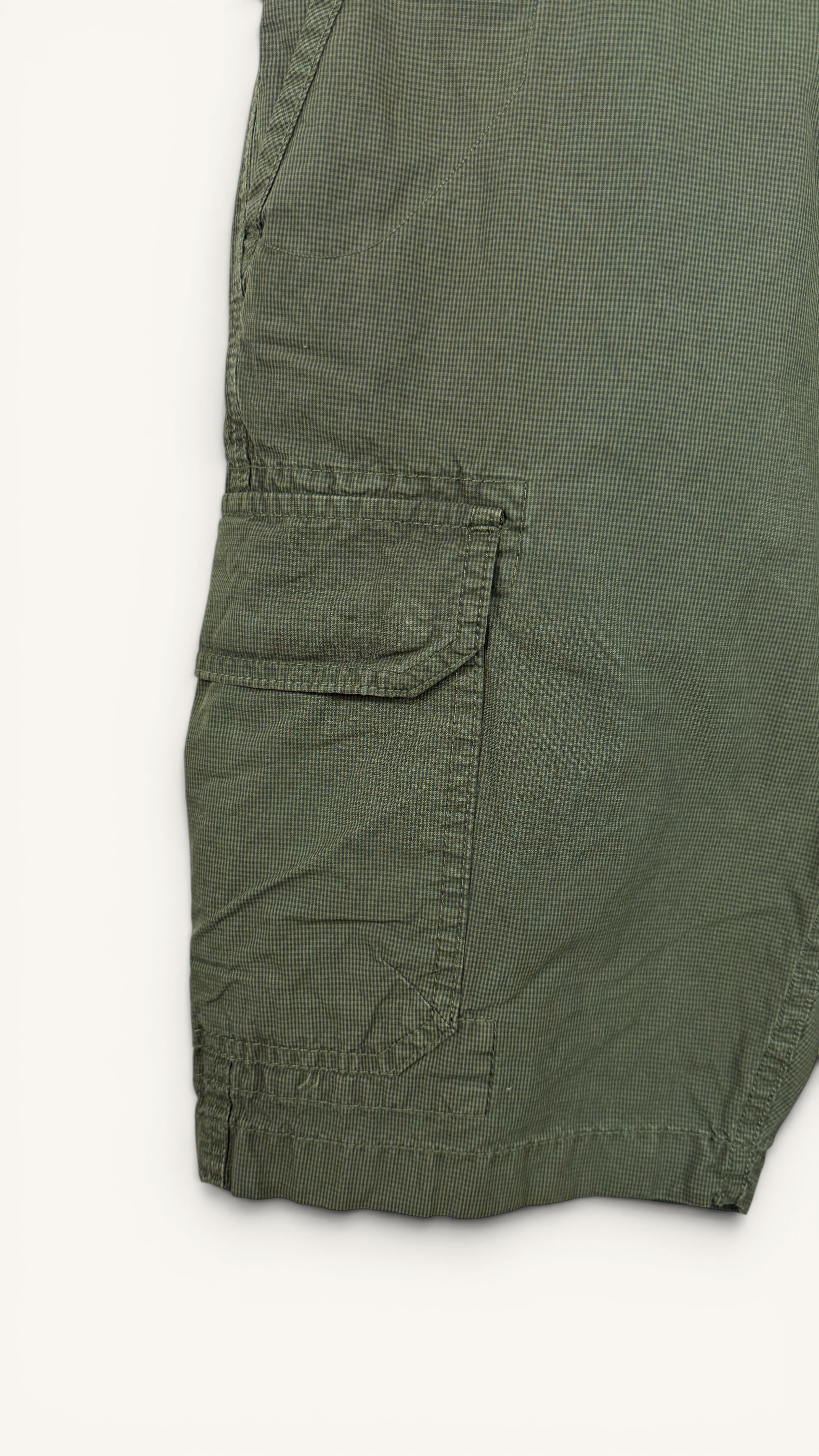 Short cargo Frippindealz Petrol Industries vert olive en coton avec poches latérales et motif micro-carreaux