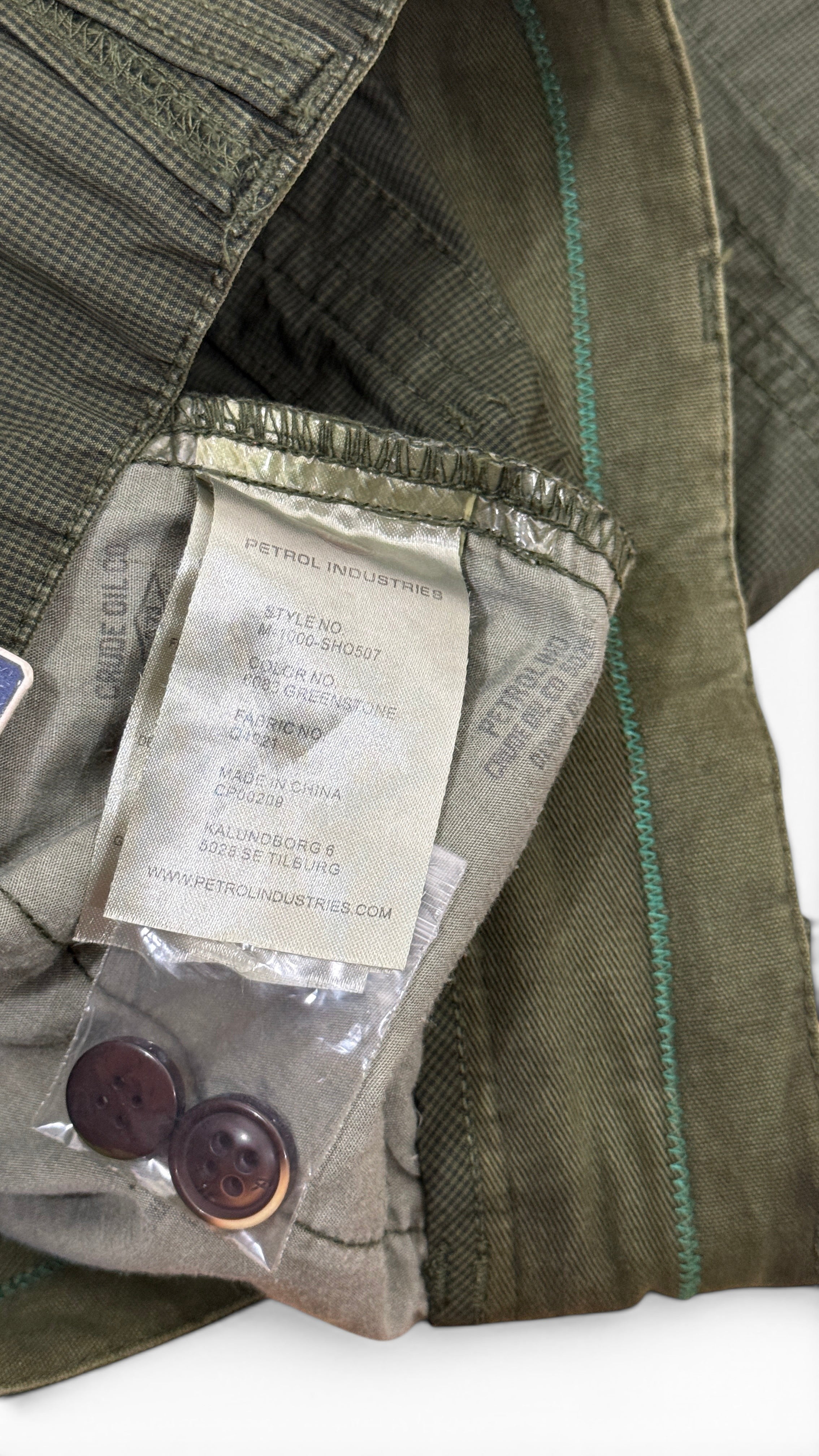 Short cargo Frippindealz Petrol Industries vert olive en coton avec étiquette et boutons de rechange