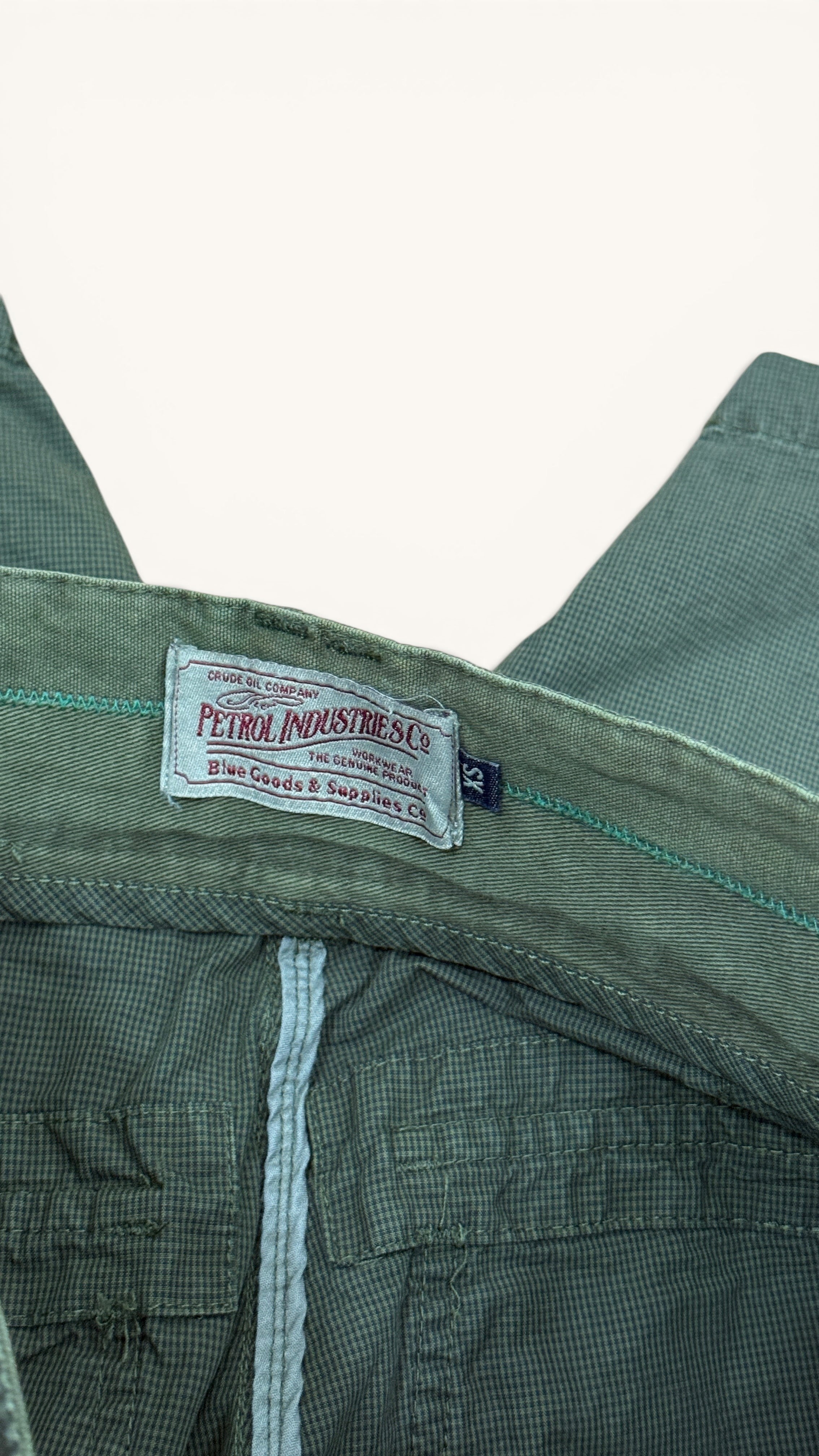 Short cargo Frippindealz Petrol Industries vert olive en coton avec étiquette, taille XS, style casual outdoor.