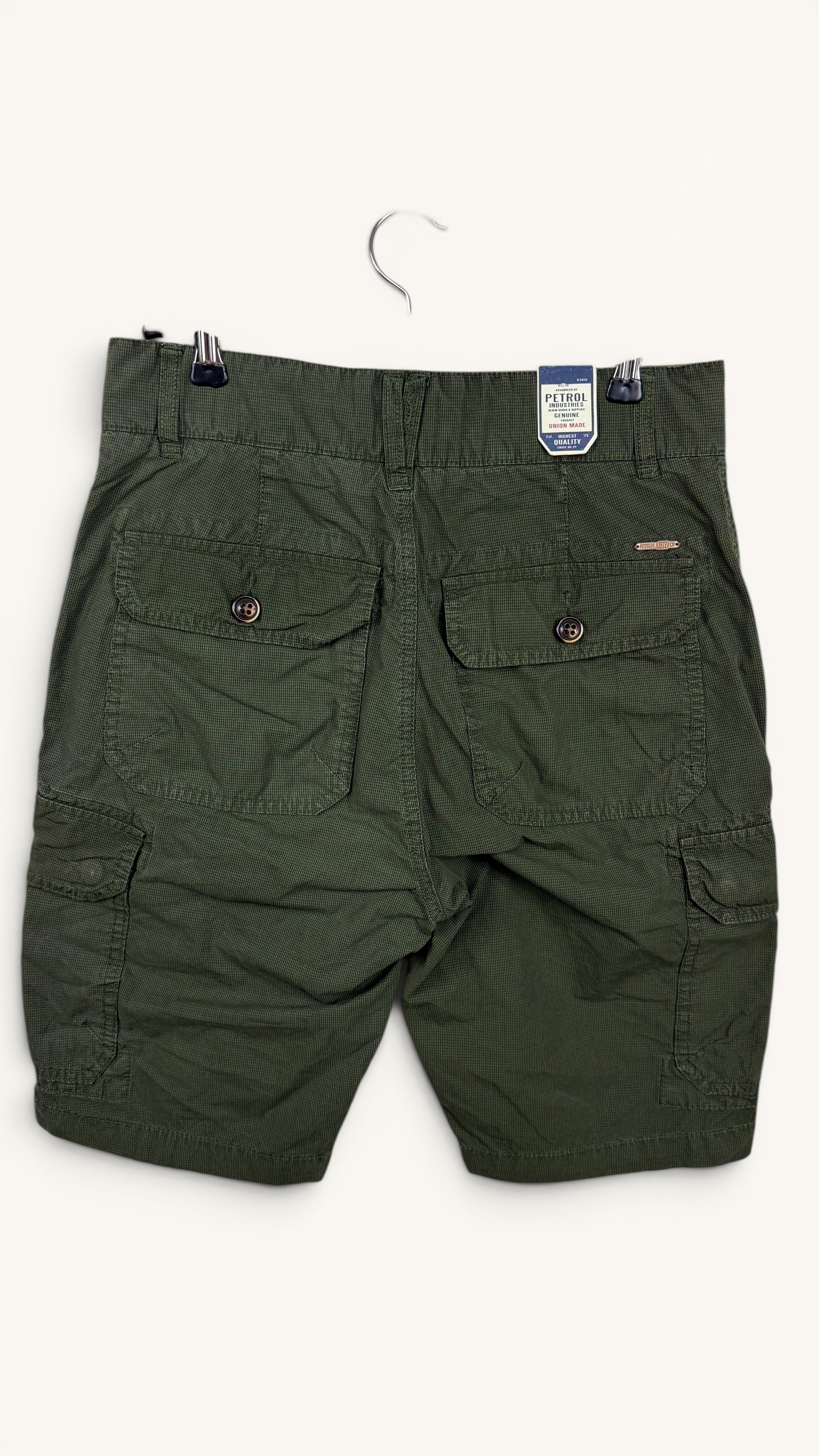 Short cargo Frippindealz Petrol Industries vert olive en coton avec poches arrière à rabat et étiquette d'origine