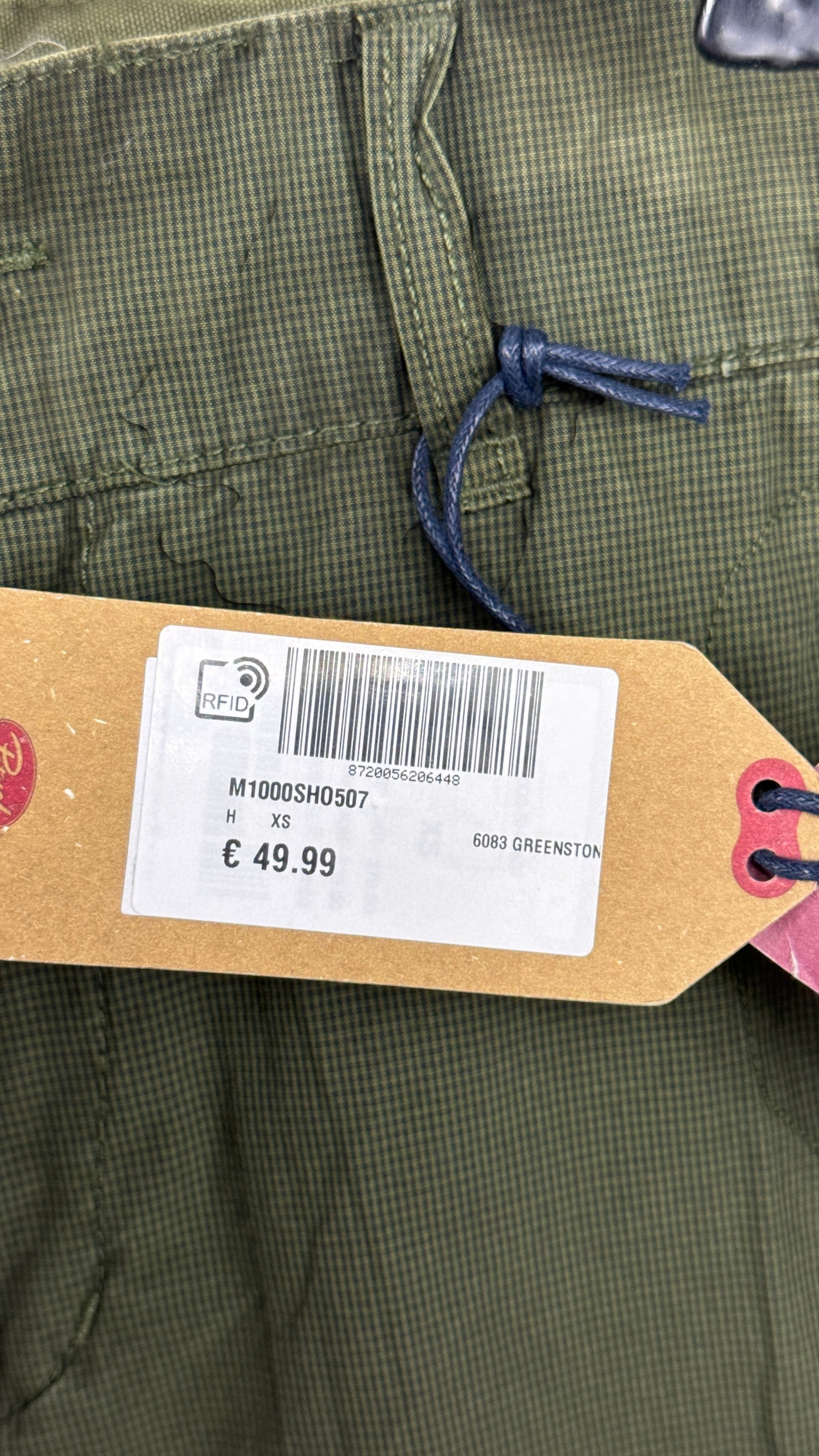 Short cargo Petrol Industries vert olive en coton avec étiquette Frippindealz, style casual et utilitaire.