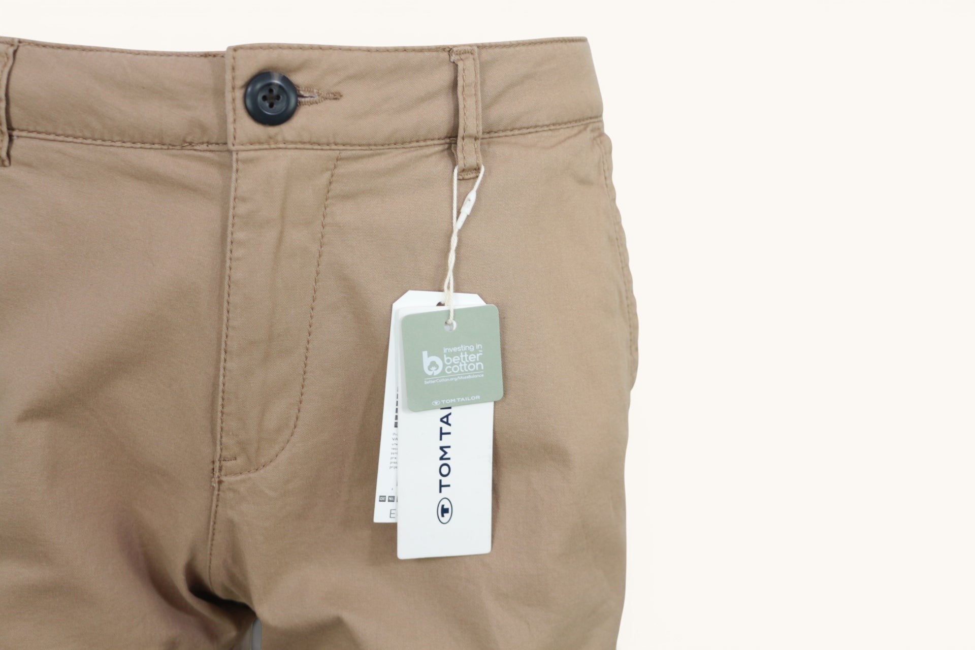 Short chino homme Frippindealz Tom Tailor beige sable en coton stretch avec étiquettes Better Cotton