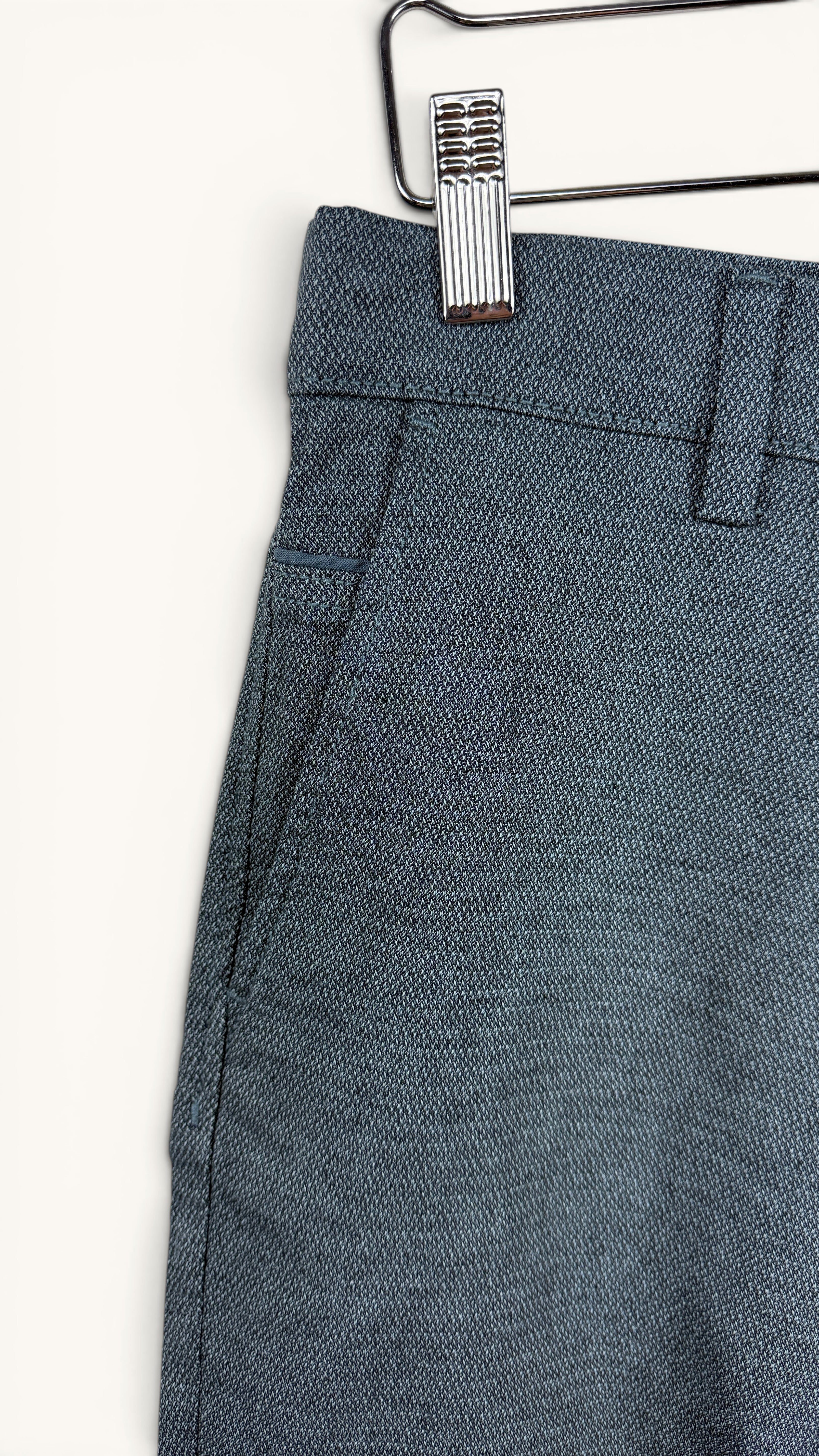 Short chino Frippindealz Jack & Jones gris chiné en coton recyclé, coupe slim fit, style casual chic.