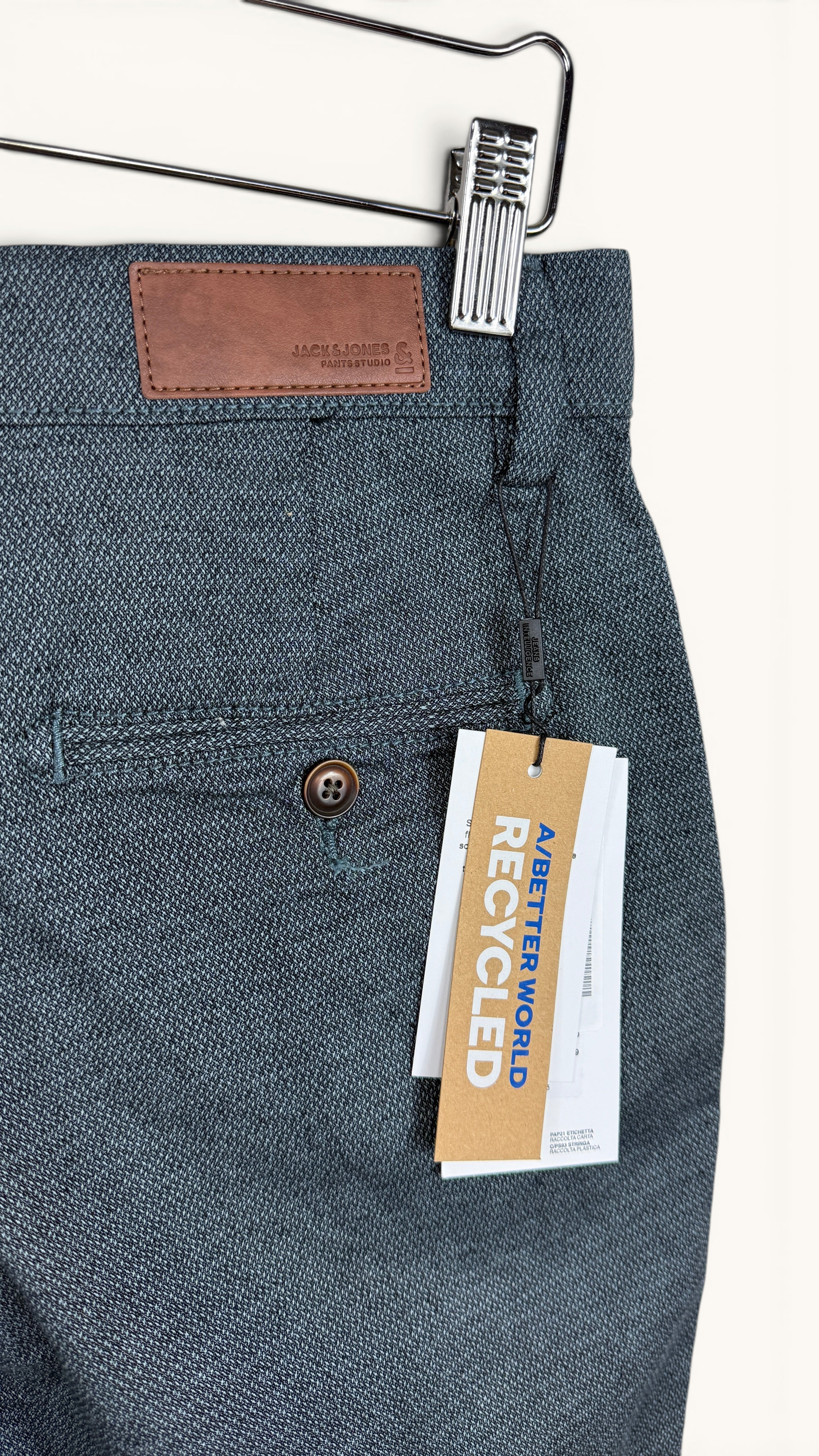 Short chino Frippindealz Jack & Jones gris chiné en coton recyclé, coupe slim fit avec étiquette neuve.