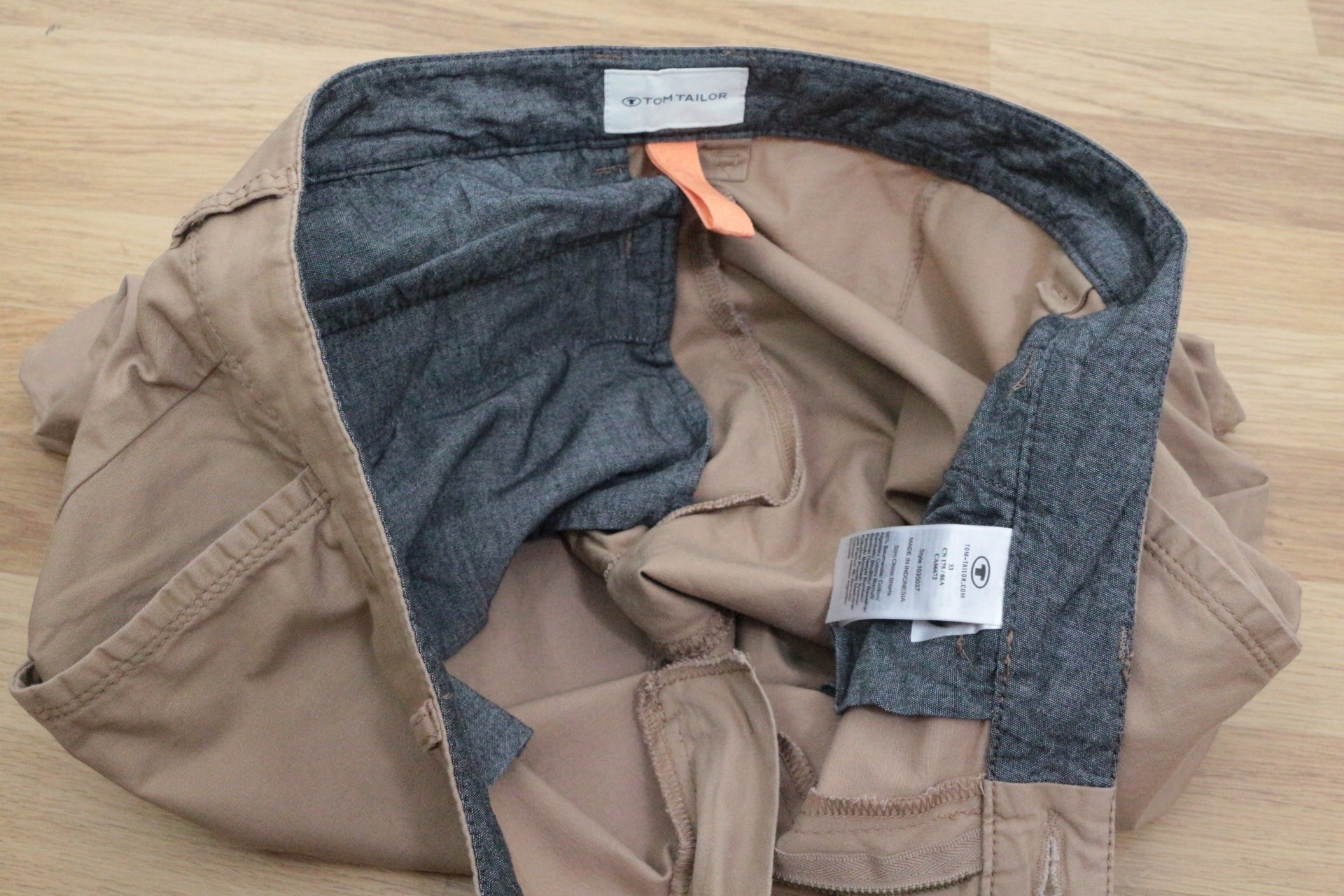 Short chino beige sable Frippindealz Tom Tailor en coton stretch, neuf avec étiquette, vue intérieure et détails