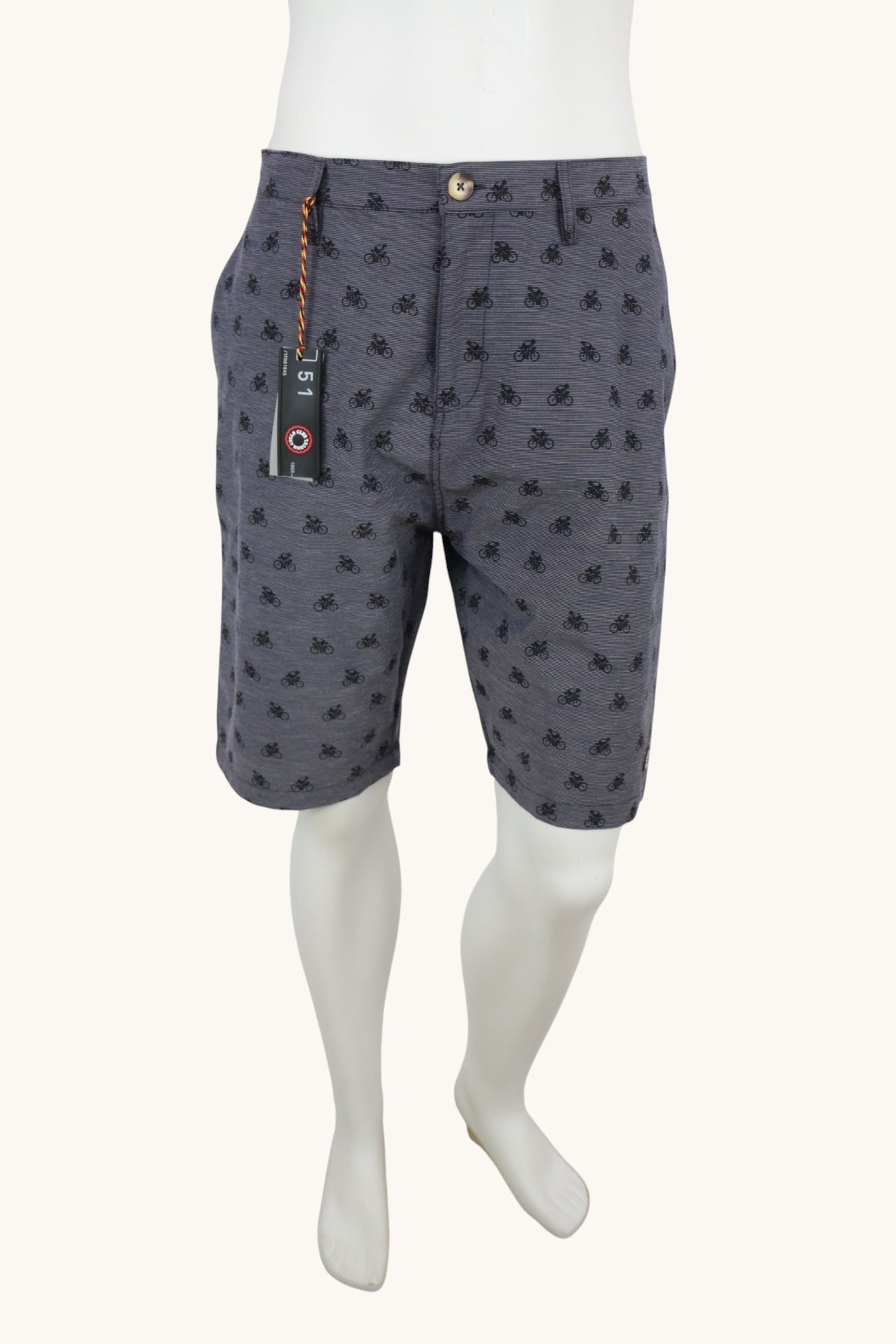 Short chino Frippindealz Cyclo Club Marcel bleu marine stretch avec imprimé vélos all-over et bouton effet corne