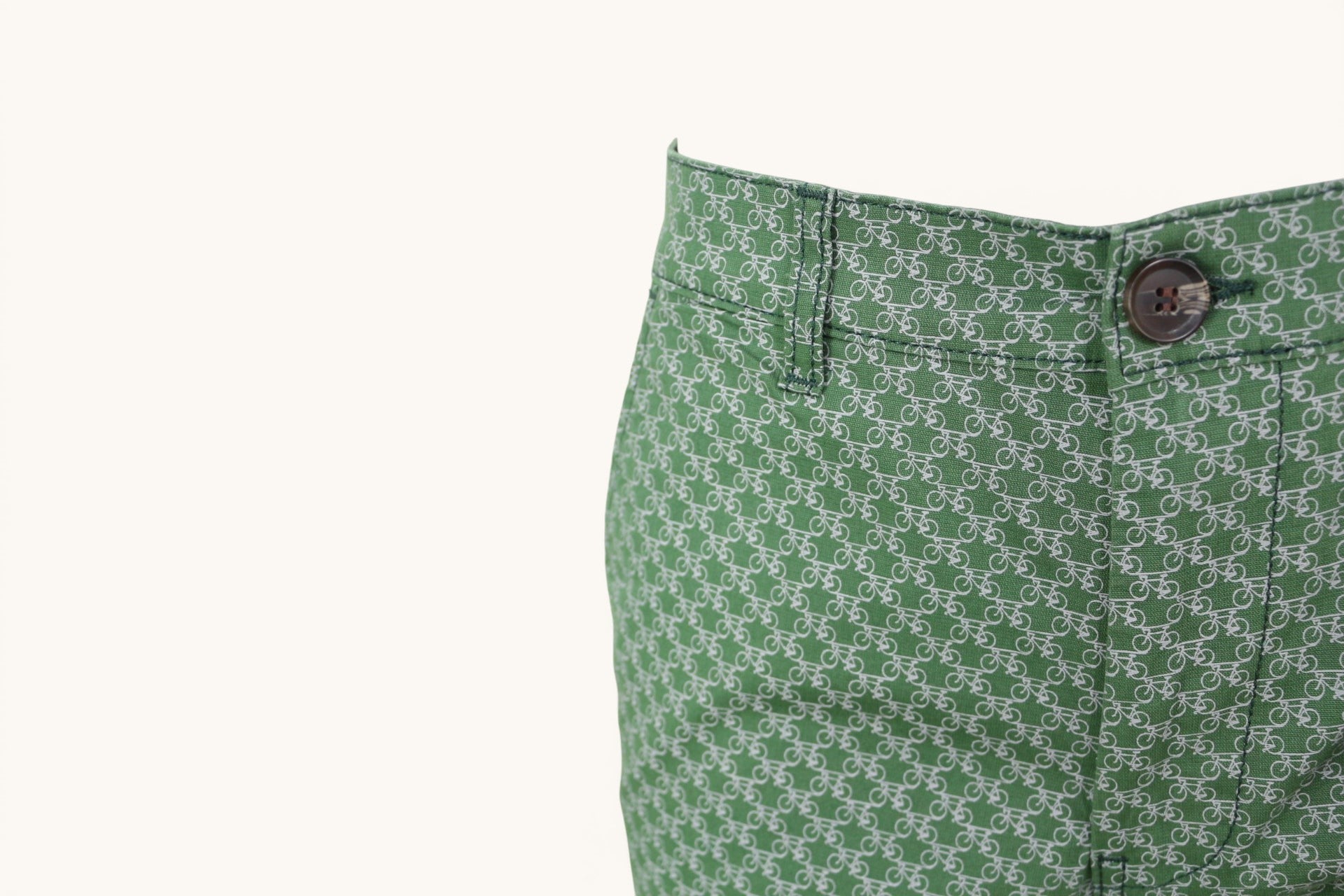 Short vert Frippindealz en coton stretch avec imprimé vélos de la collection Cyclo Club, neuf avec étiquette.