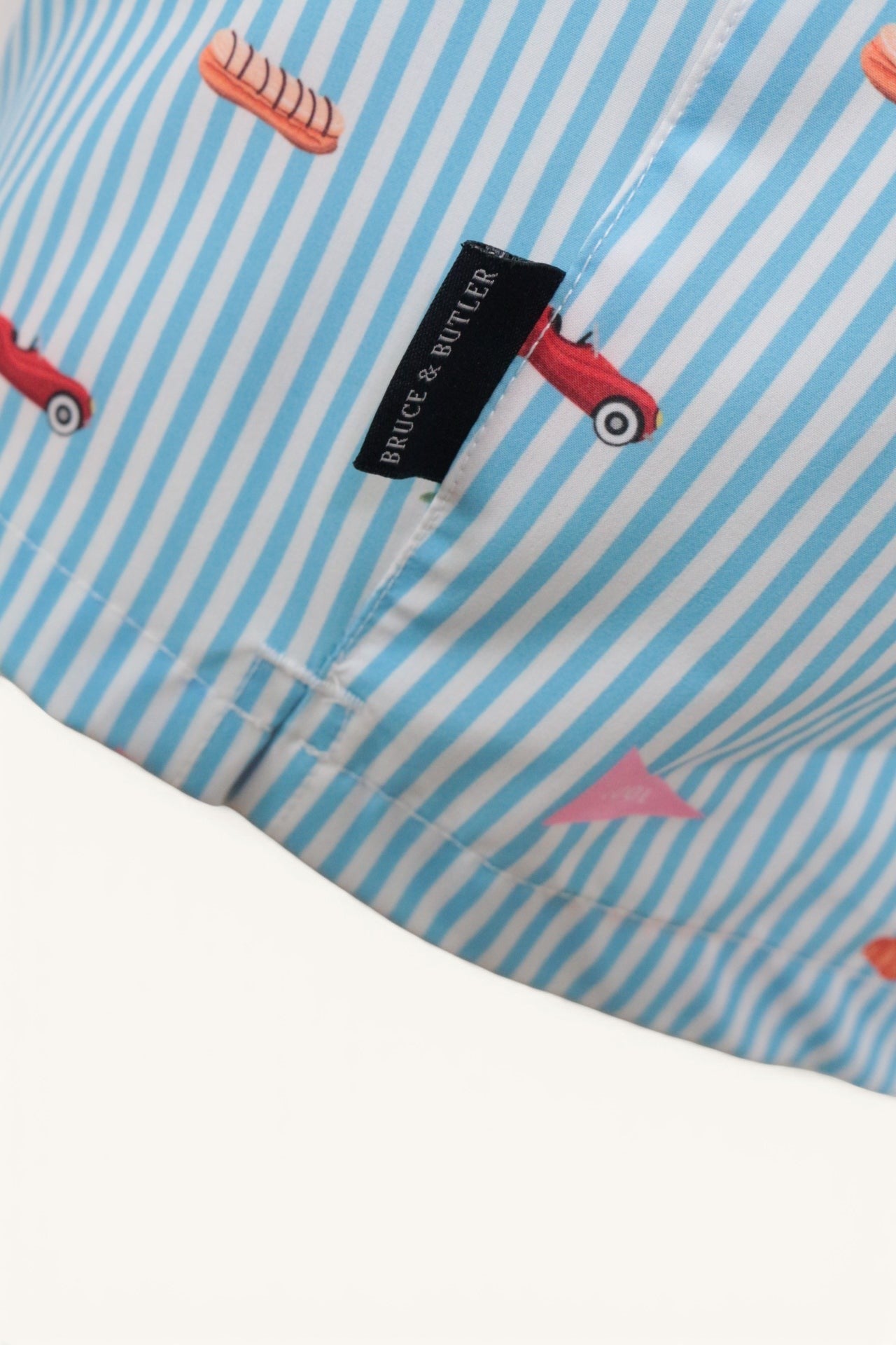 Short de bain Frippindealz Bruce & Butler rayé bleu ciel et blanc avec motifs estivaux, neuf avec étiquette.