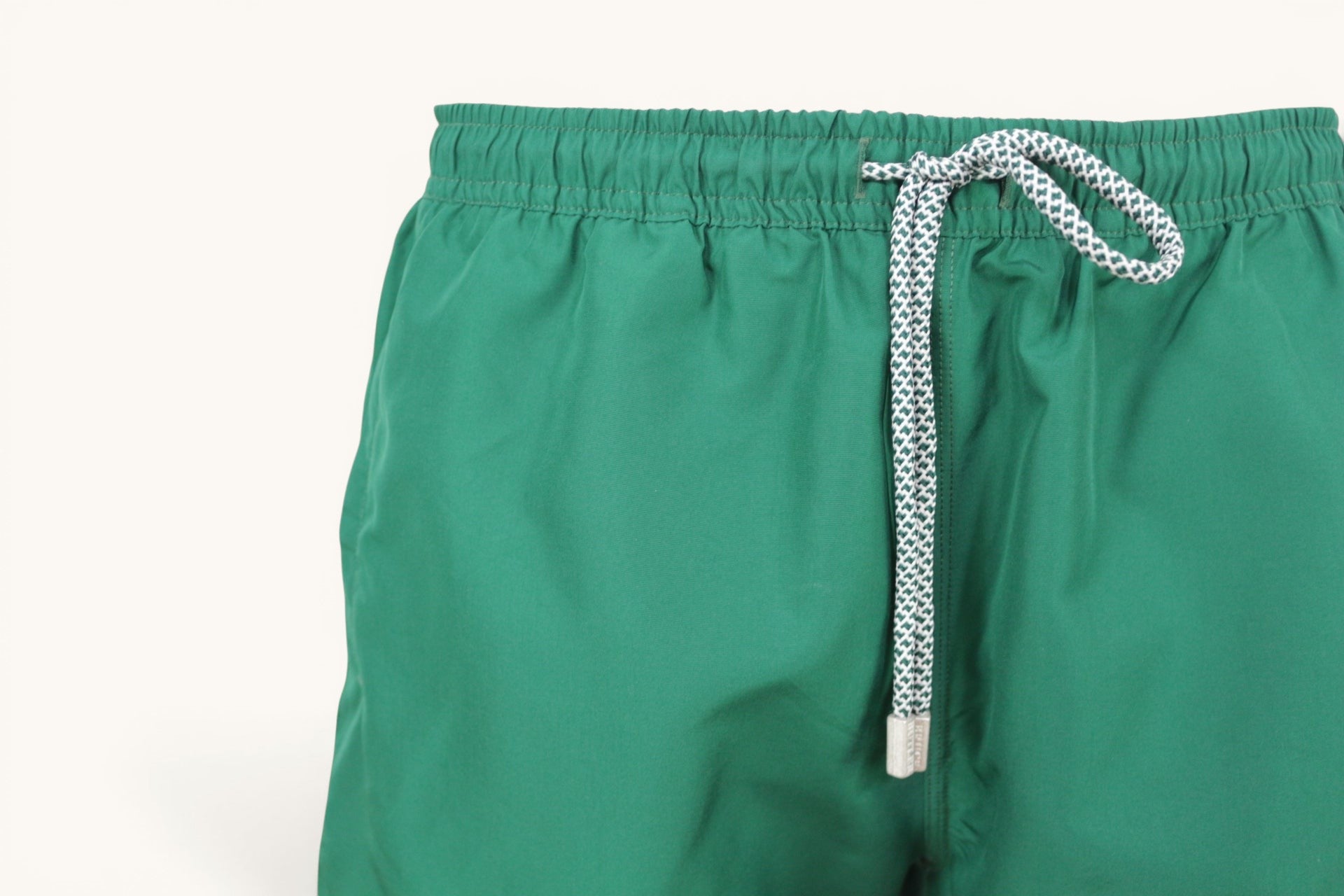Short de bain Frippindealz Bruce & Butler vert foncé avec taille élastiquée et cordon de serrage contrastant