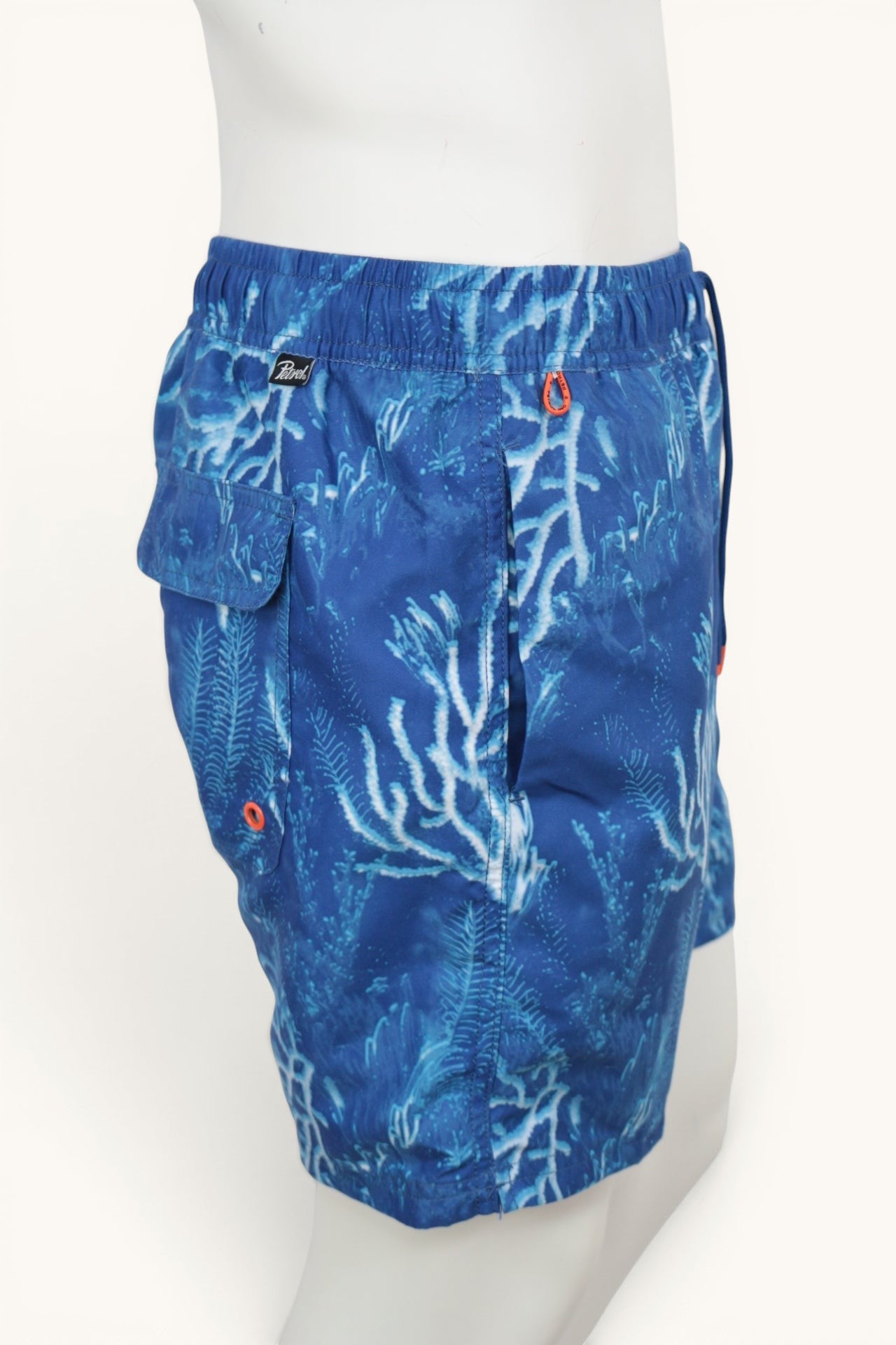 Short de bain Frippindealz Petrol Industries bleu à motif coraux, taille élastiquée et détails orange contrastants.