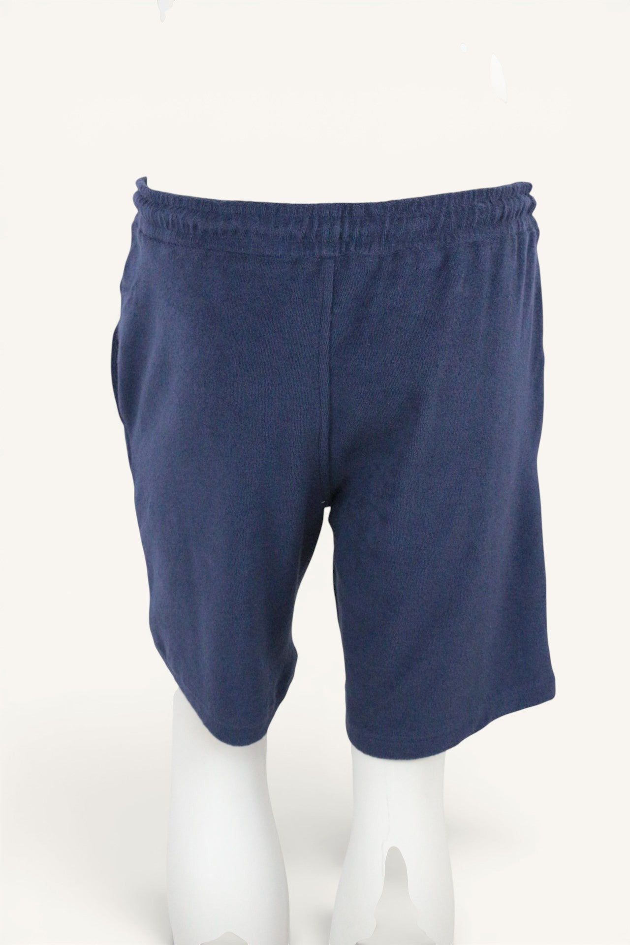 Short homme Marcel bleu marine en éponge de coton bio, coupe décontractée avec taille élastiquée, vendu par Frippindealz