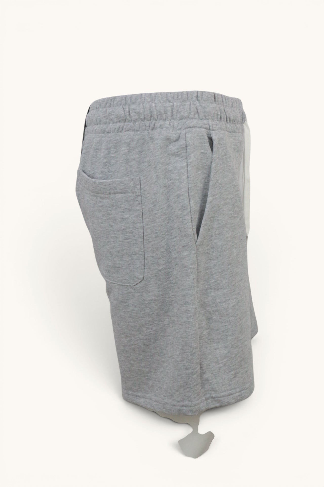 Short homme Frippindealz Jack & Jones gris chiné en molleton avec taille élastiquée et cordon de serrage, neuf.