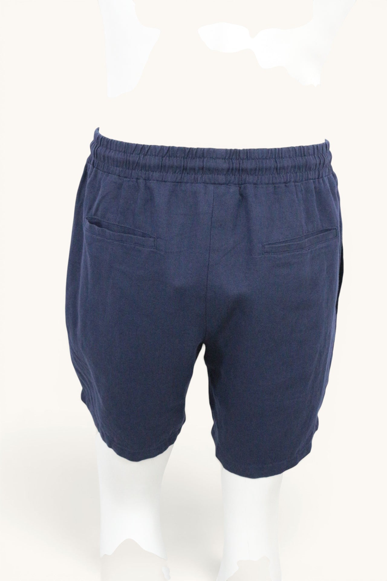 Short homme bleu marine Marcel Gabriel en mélange de lin avec taille élastiquée, neuf, vendu par Frippindealz.