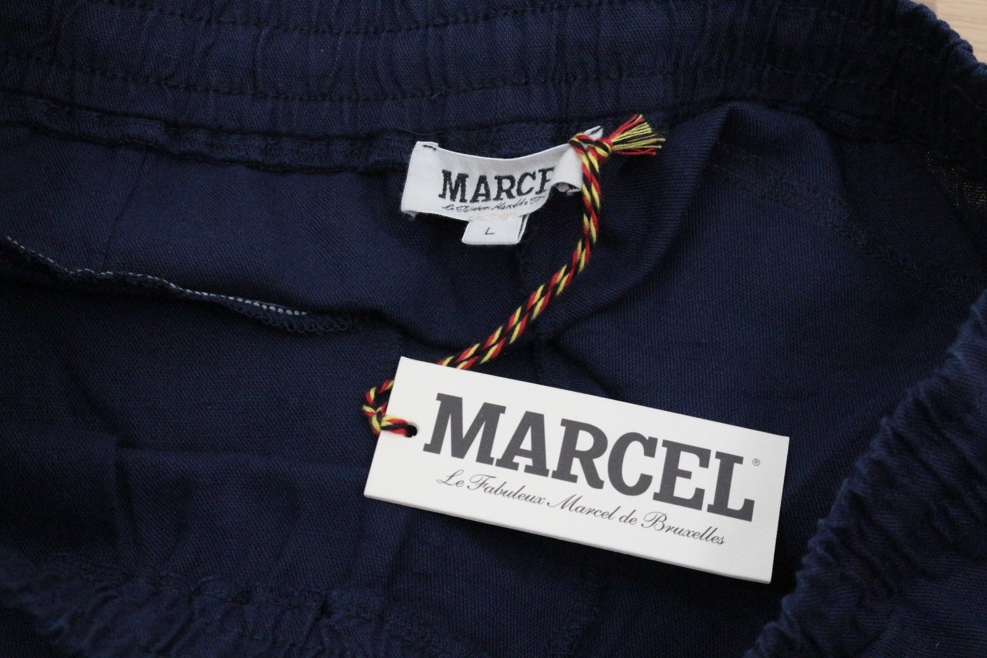 Short homme bleu marine Marcel Gabriel en lin avec étiquette d'origine, vendu par Frippindealz.