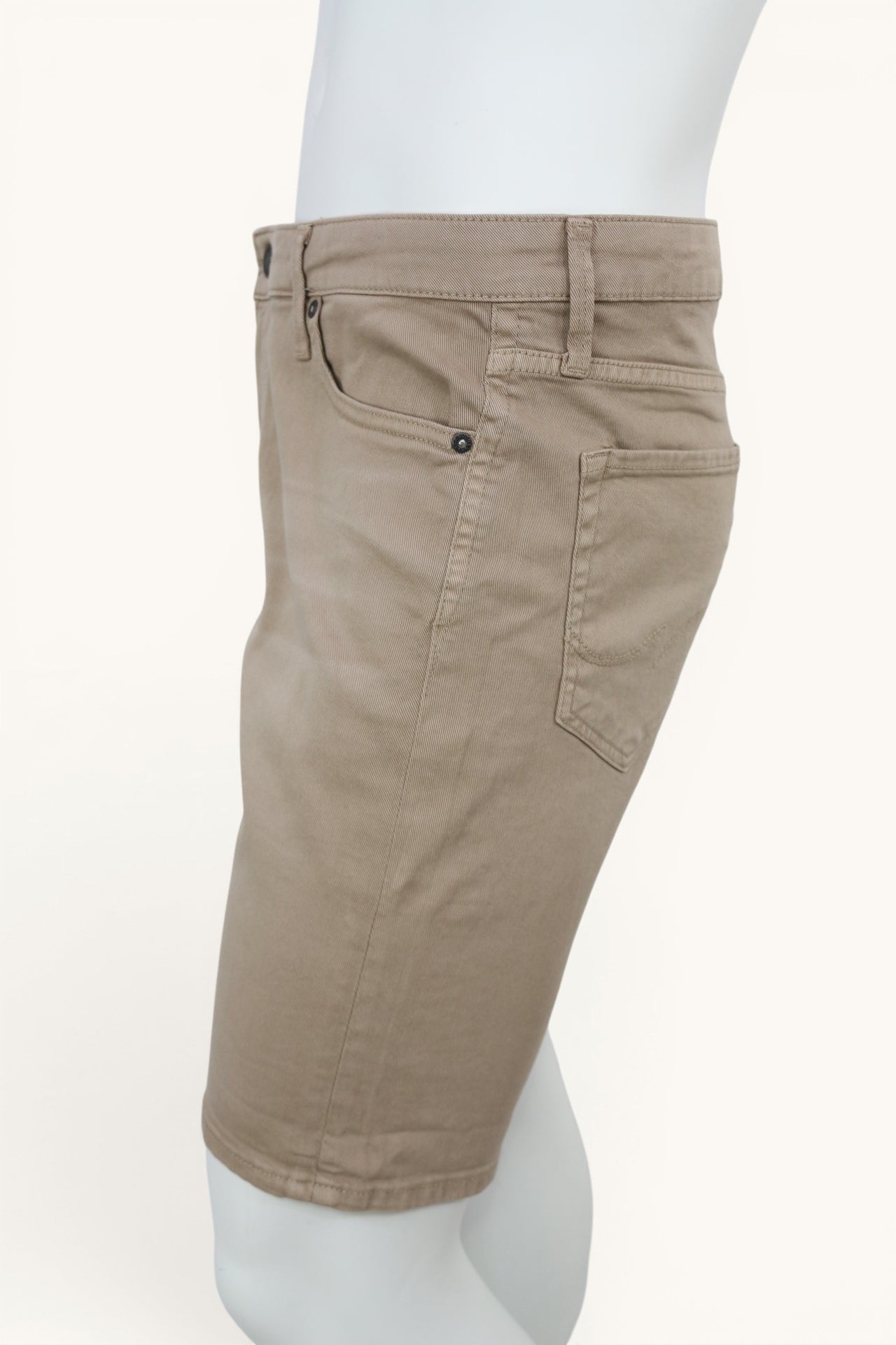 Short en jean beige sable Jack & Jones coupe regular fit, style casual et urbain, disponible chez Frippindealz.