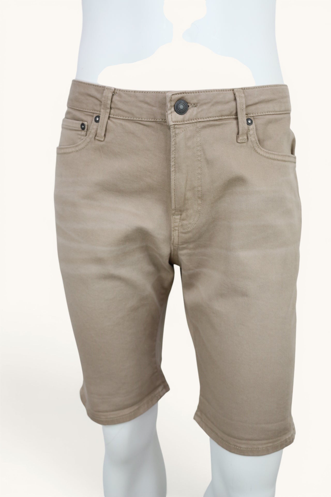 Short en jean beige sable Frippindealz, coupe regular fit, 5 poches, style casual et estival pour homme.