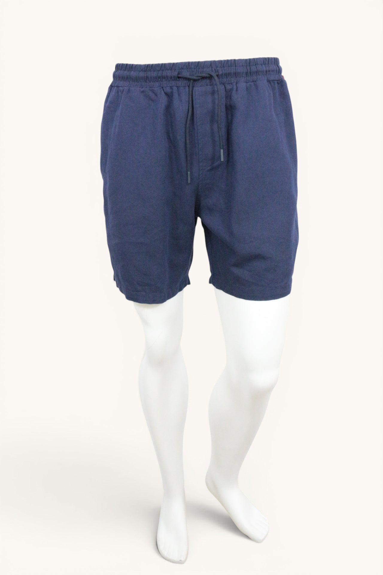 Short Marcel Gabriel bleu marine en mélange de lin avec taille élastiquée et cordon, vendu par Frippindealz.