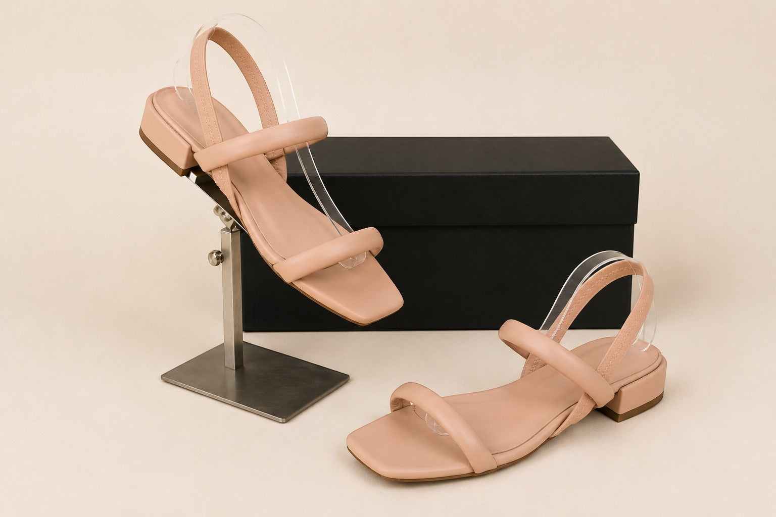 Sandales plates Frippindealz Shu Shop nude minimalistes avec doubles brides et bride arrière élastiquée