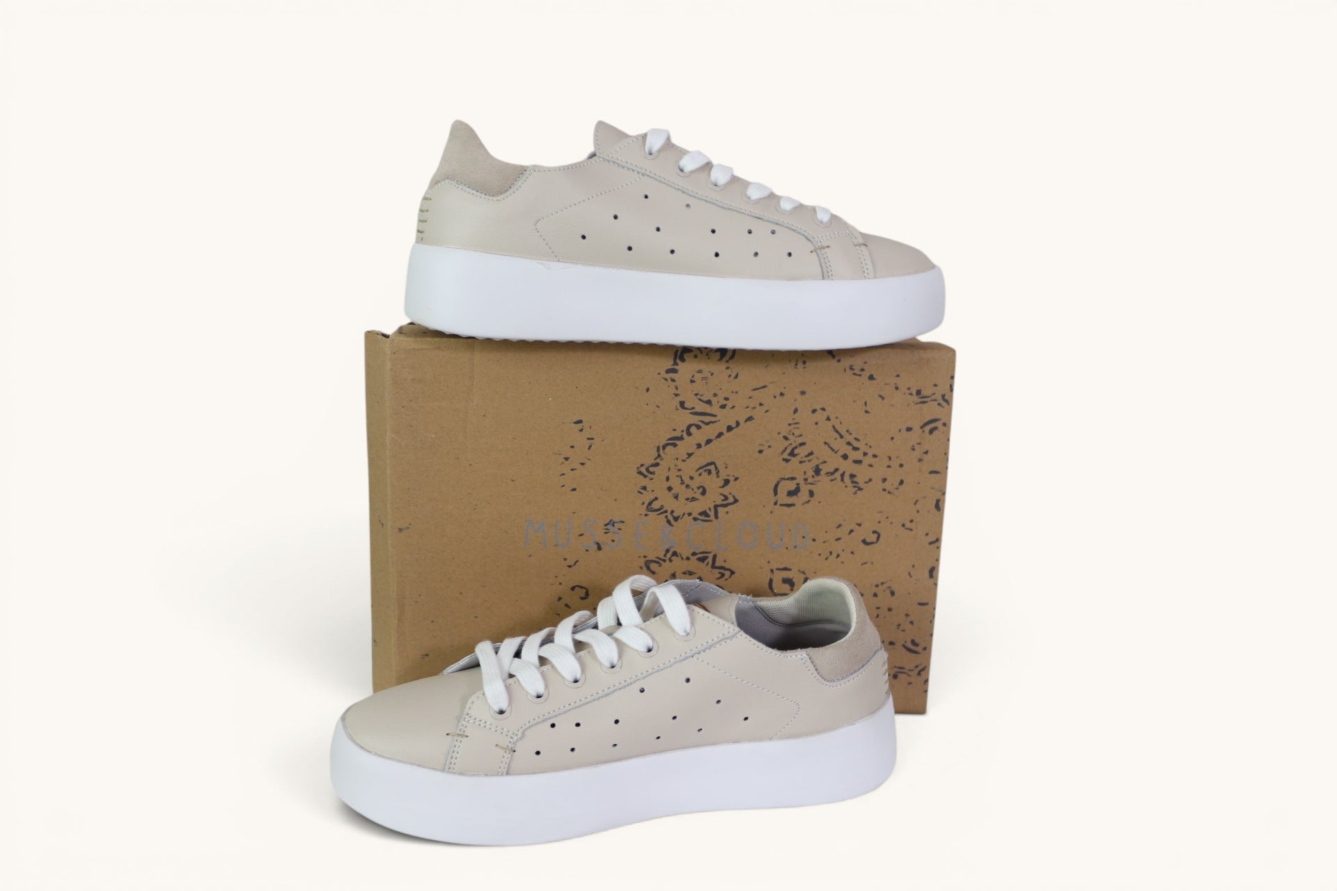 Sneakers plateforme femme Musse & Cloud Margot en cuir nude avec semelle blanche, vendues par Frippindealz