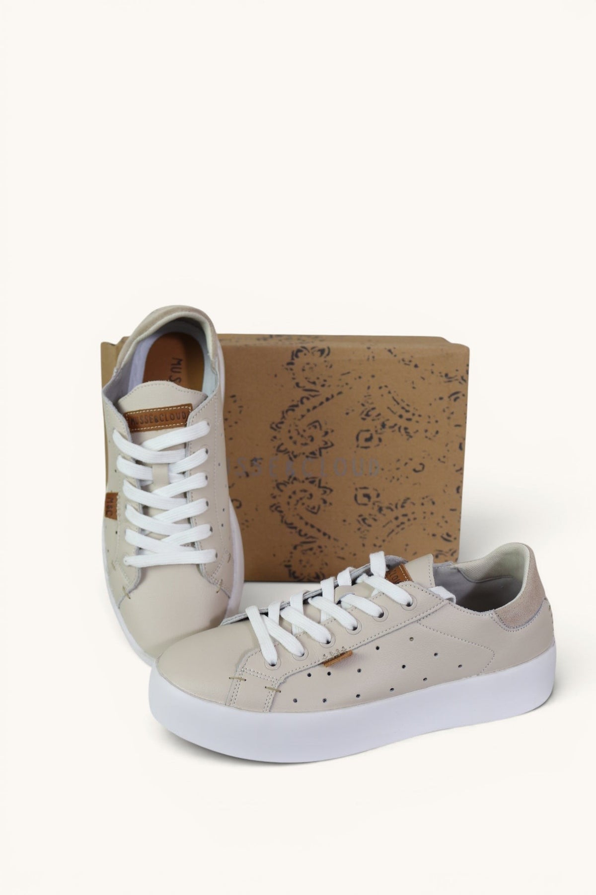 Sneakers plateforme femme Musse & Cloud Margot en cuir nude avec lacets blancs, vendues par Frippindealz