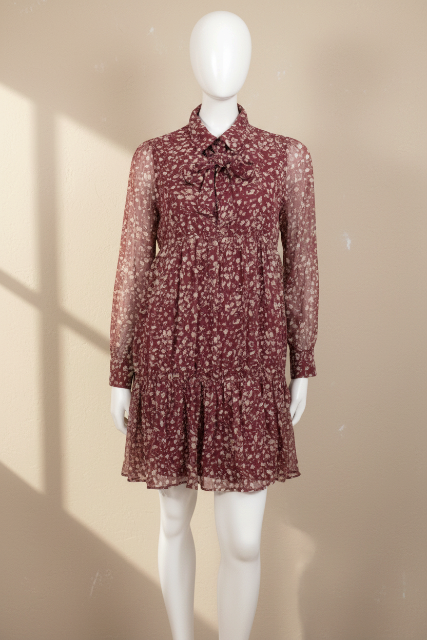 Robe courte Frippindealz Suncoo bordeaux à imprimé fleuri, col lavallière et manches longues en polyester léger