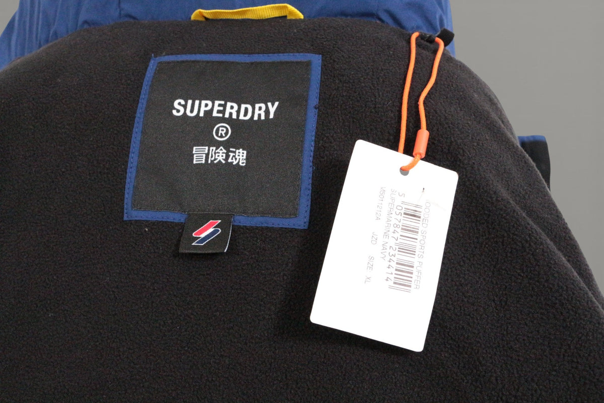 Étiquette intérieure de doudoune Frippindealz Superdry avec doublure polaire noire et cordon orange