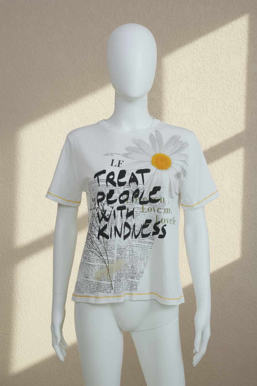 T-shirt blanc en coton Frippindealz avec imprimé marguerite et texte Treat People With Kindness sur mannequin