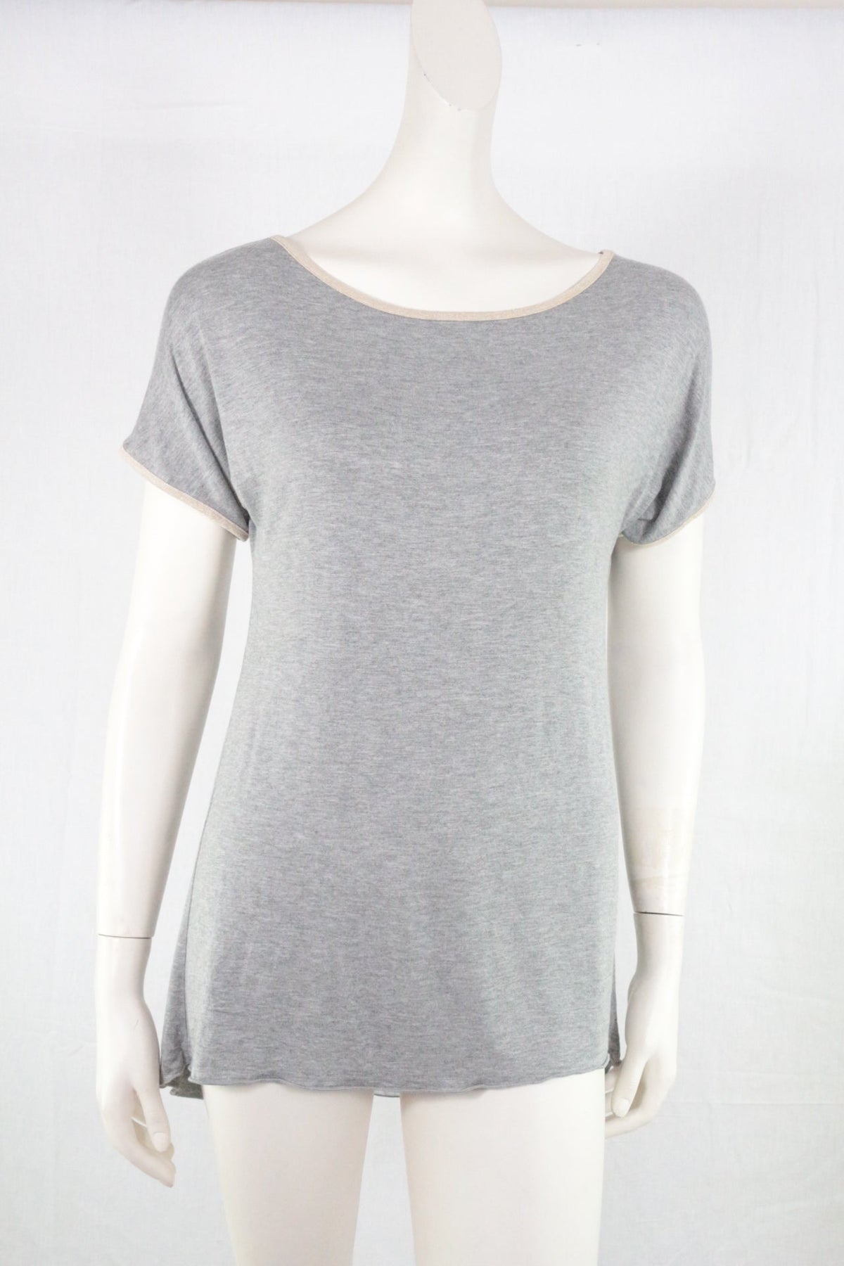 T-shirt gris fluide Rick Cardona en viscose et élasthanne avec col contrastant, vendu par Frippindealz