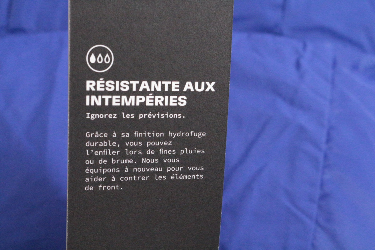 Étiquette Frippindealz sur doudoune Timberland bleue résistante aux intempéries avec finition hydrofuge