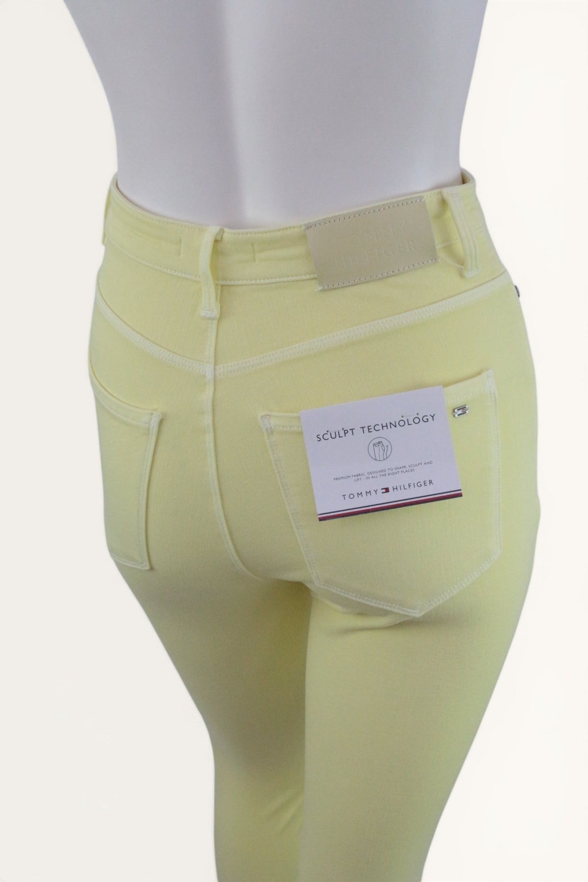 Pantalon jaune Frippindealz Tommy Hilfiger Sculpt Technology en coton et lyocell avec étiquette, vue arrière