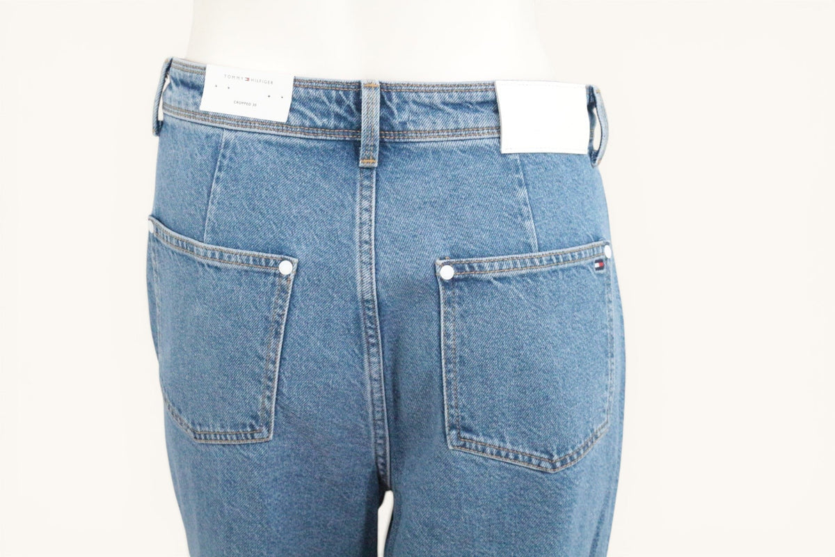 Pantalon en jean bleu Tommy Hilfiger taille haute avec poches arrière, neuf avec étiquette chez Frippindealz
