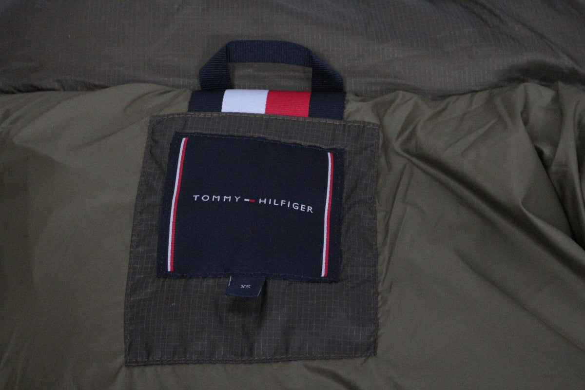 Étiquette intérieure de parka Frippindealz Tommy Hilfiger en polyamide kaki avec logo emblématique