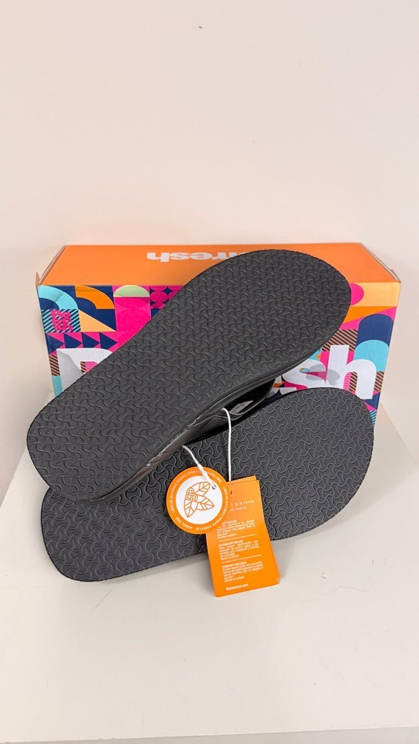 Tongs homme noires Refresh en cuir synthétique avec semelle antidérapante et étiquette, vendues par Frippindealz