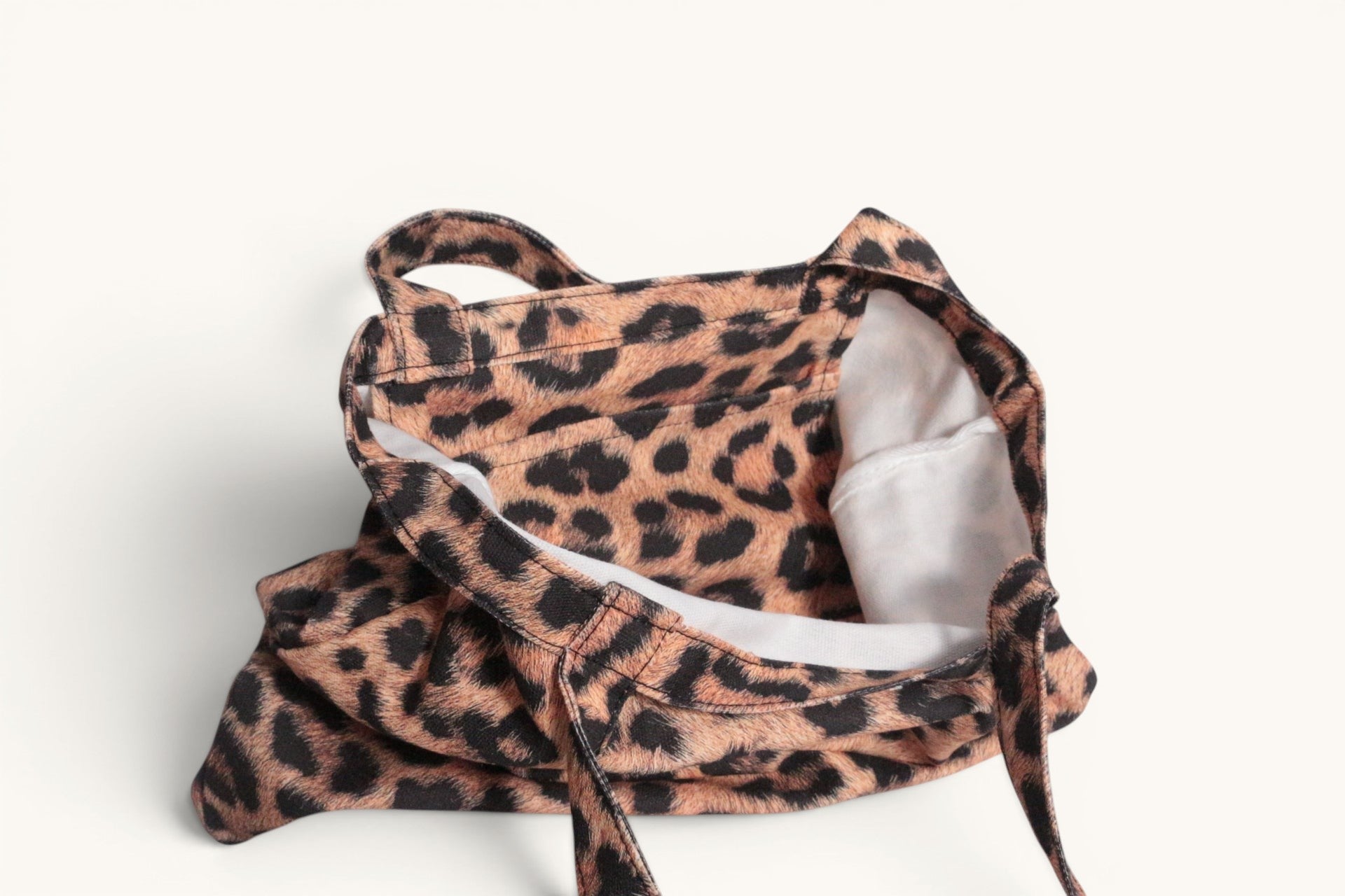 Sac fourre-tout TOTEISM en coton beige avec imprimé léopard, neuf avec étiquette, idéal pour un usage quotidien.