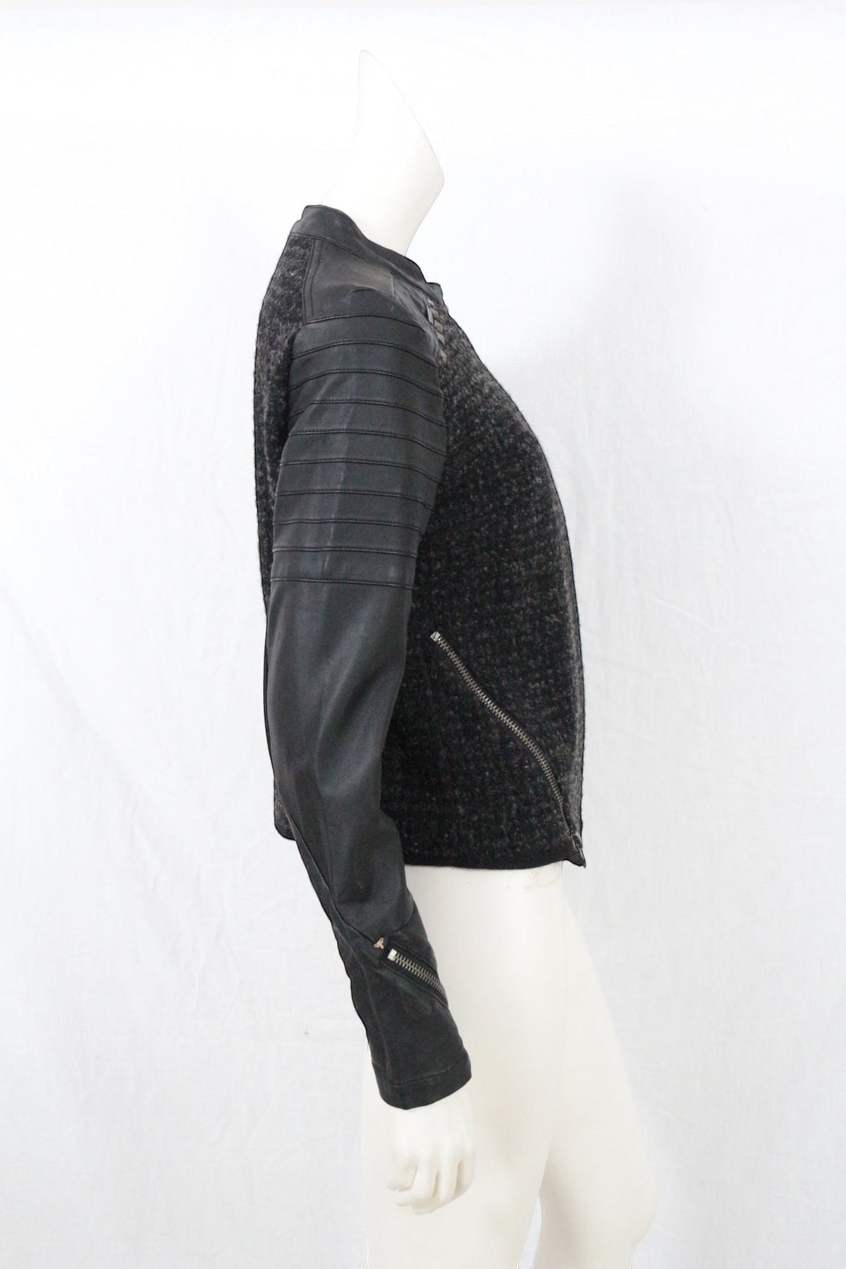 Veste biker Frippindealz en tweed texturé et simili cuir noir avec manches matelassées et fermeture zippée latérale