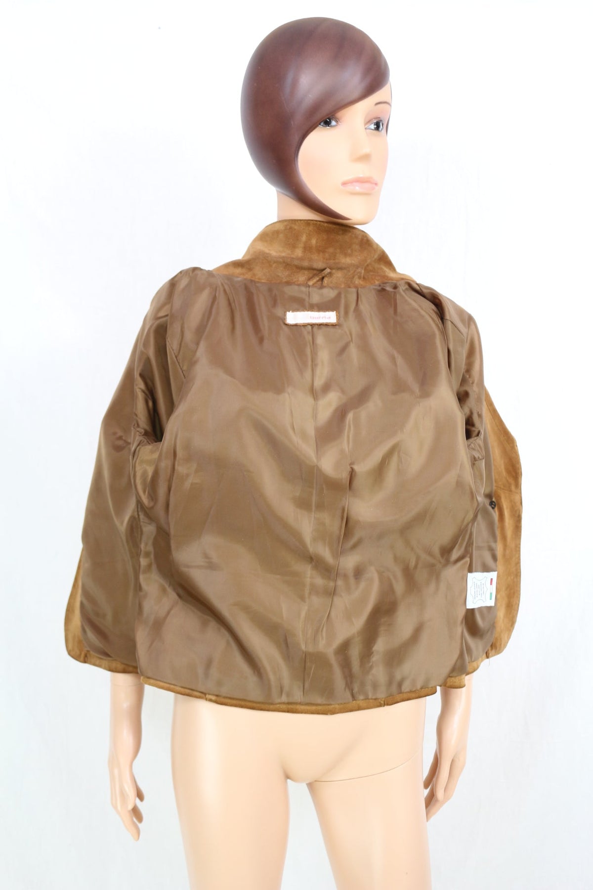 Veste en cuir camel Berna vintage vue intérieure sur mannequin, doublure marron, taille XXL Frippindealz
