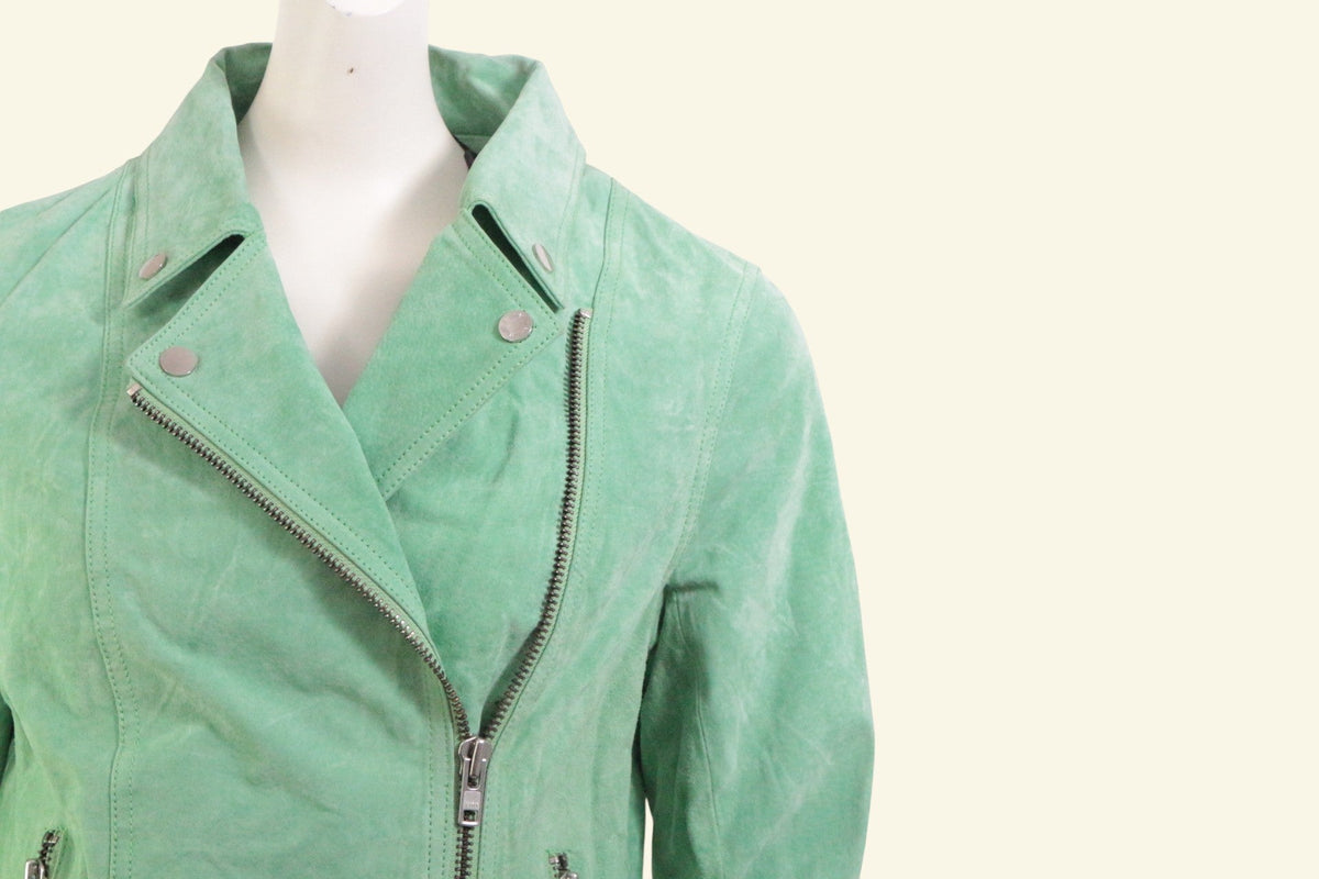 Veste en cuir vert Ibana modèle Jill avec fermeture zippée asymétrique, proposée par Frippindealz