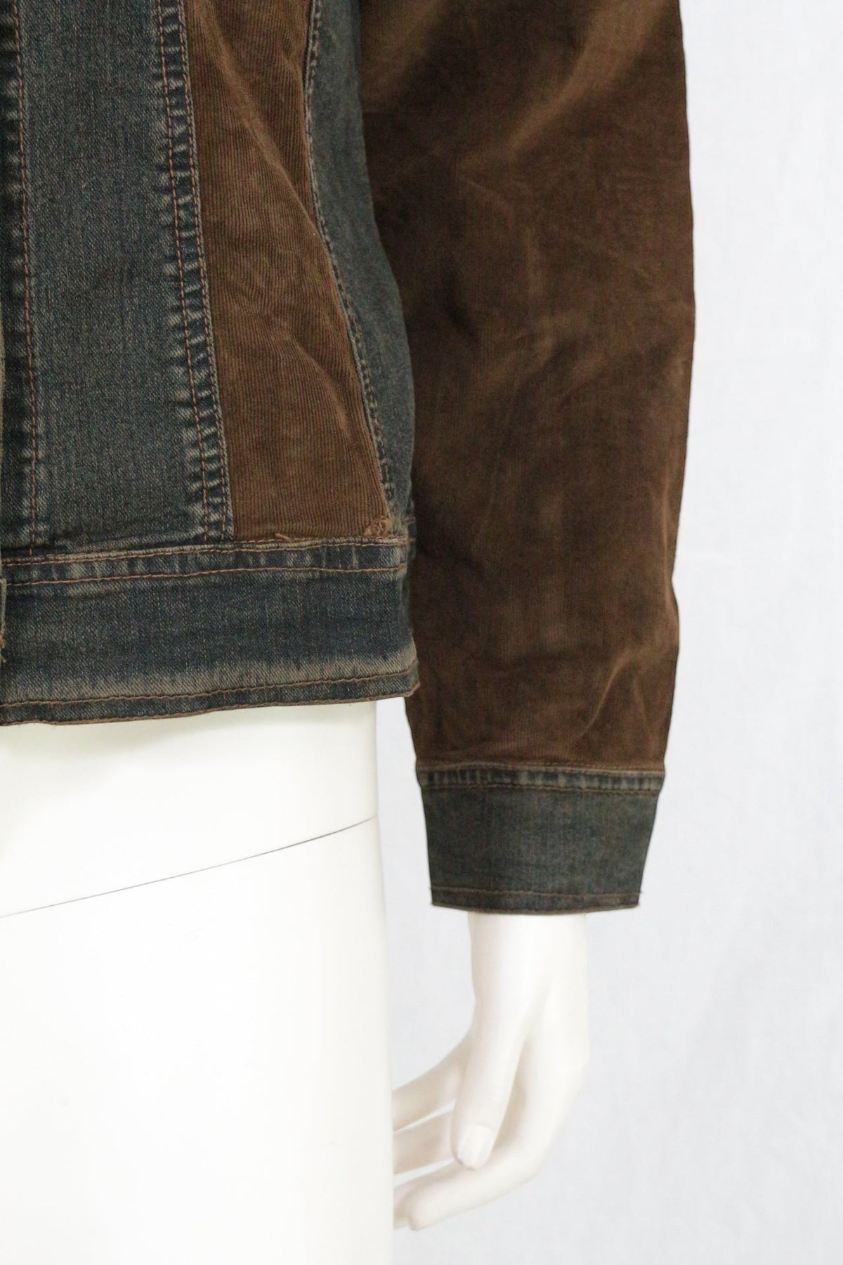 Veste Frippindealz style trucker en denim bleu délavé et velours côtelé marron, coupe western vintage Y2K