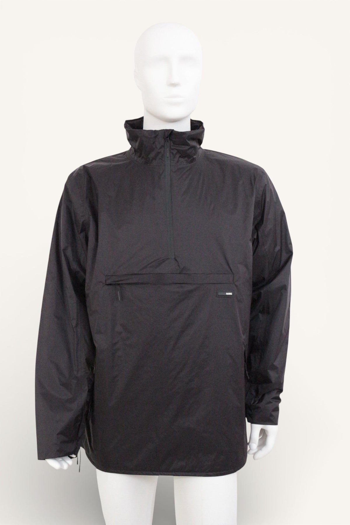 Veste imperméable unisexe noire Rains en polyamide avec fermeture éclair et poche avant, vendue par Frippindealz.