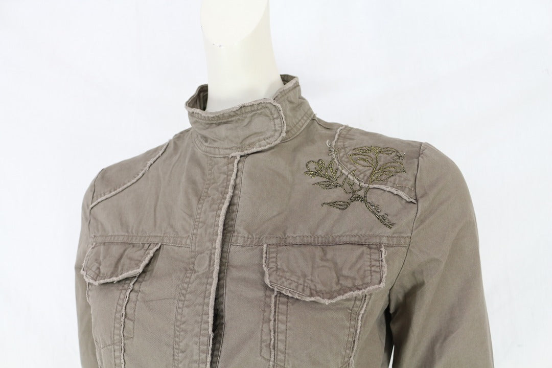 Veste militaire Frippindealz Kalamton kaki en coton avec col montant, poches poitrine et broderie sur l'épaule