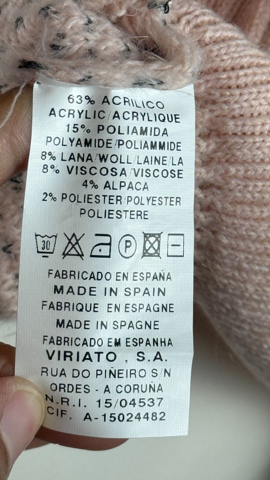 Étiquette de composition Frippindealz pour pull Viriato rose poudré en mélange de laine et alpaga fabriqué en Espagne