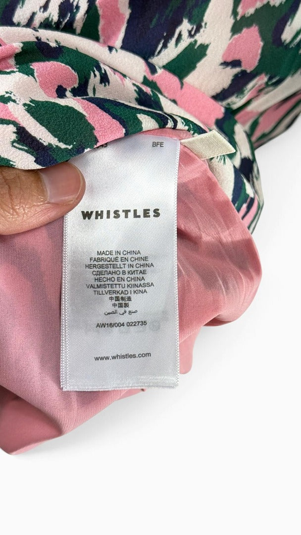 Étiquette intérieure de marque Frippindealz sur robe Whistles en soie à imprimé abstrait vert et rose