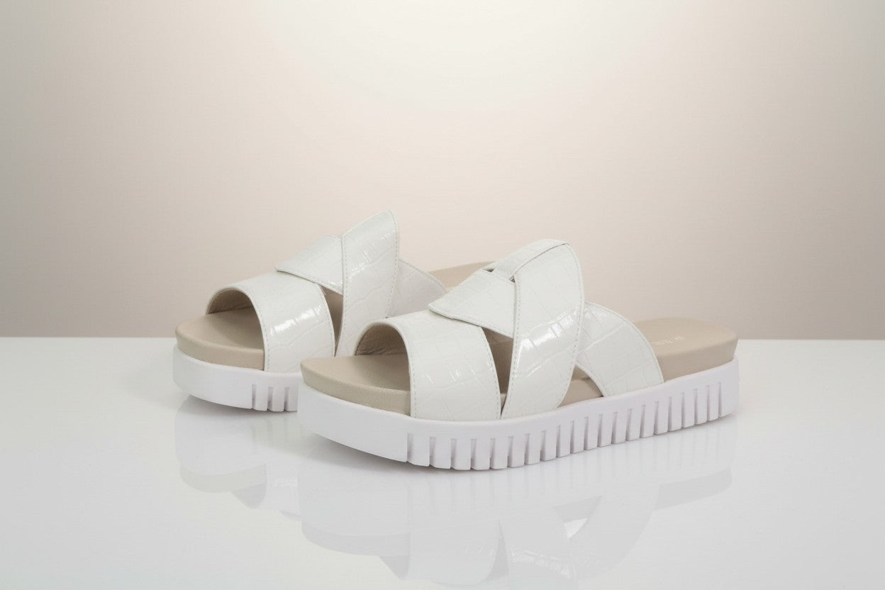 Frippindealz Ilse Jacobsen white leather mules with crossover straps and a textured finish on a platform sole.
