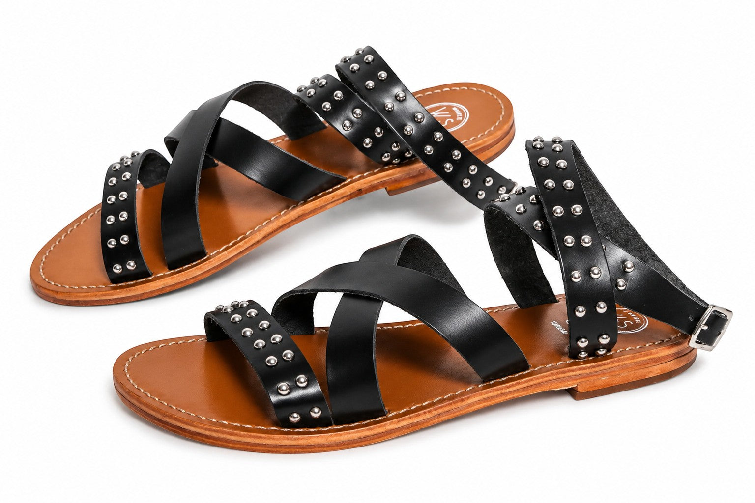 Sandales Frippindealz White Sun en cuir noir avec brides croisées cloutées et semelle plate marron