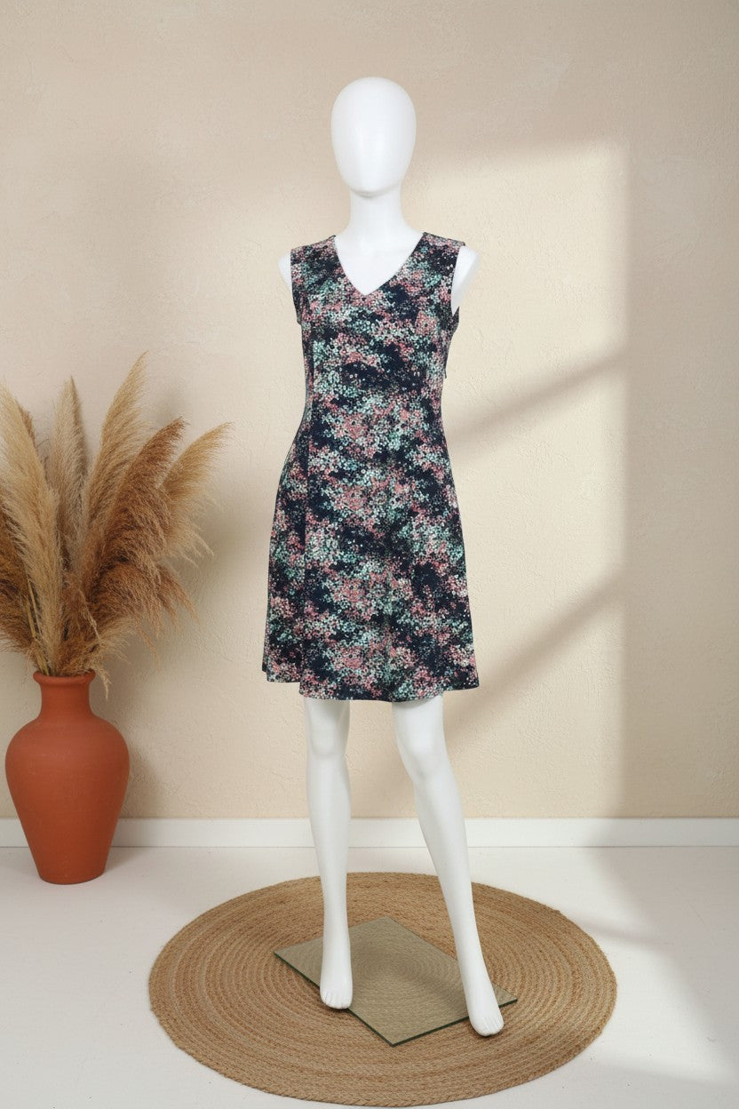 Robe courte Frippindealz Yessica bleu marine à imprimé floral, sans manches avec col en V en polyester et élasthanne