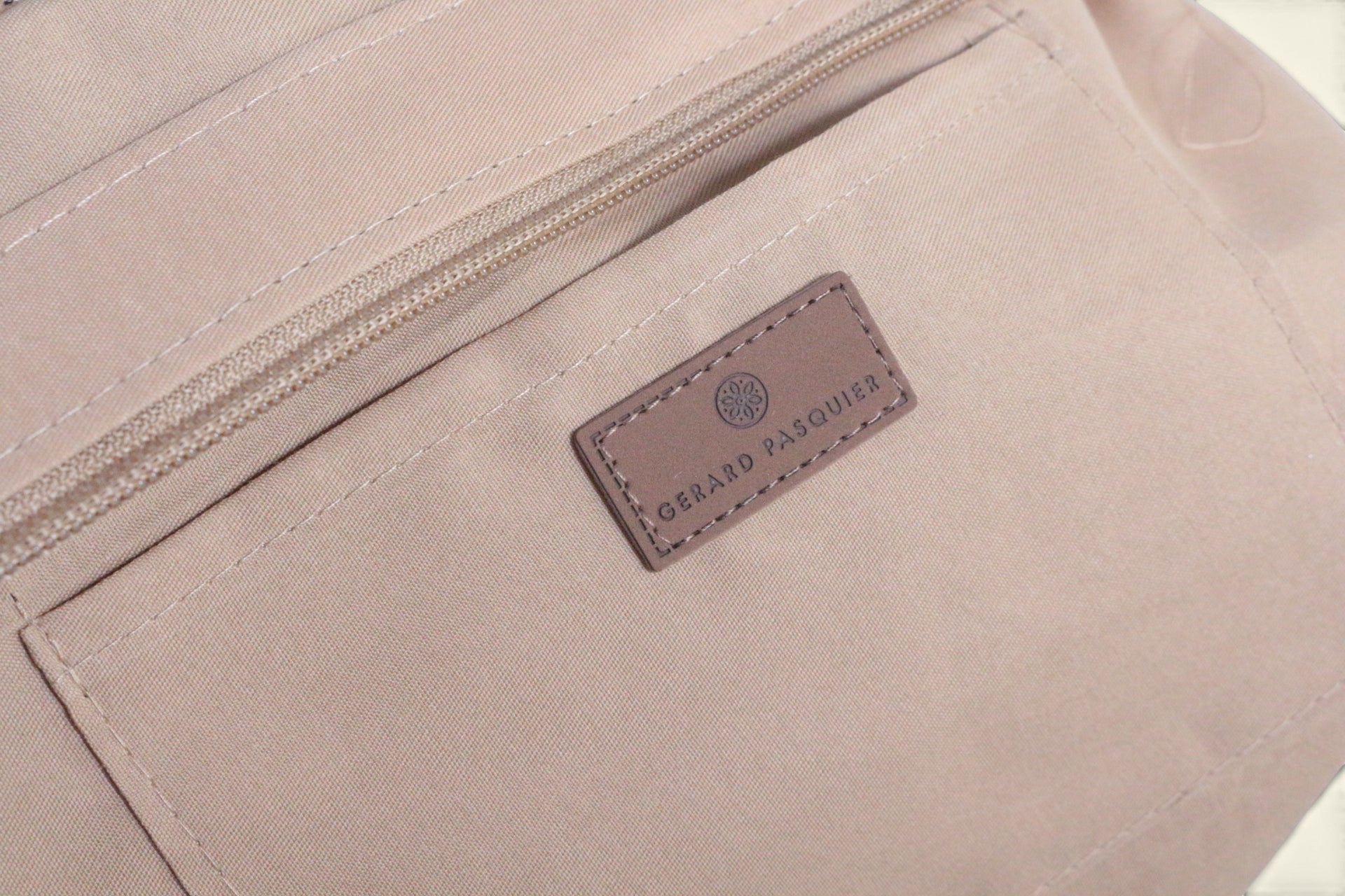 Cabas Gérard Pasquier en polyester et jute, doublure beige, neuf avec étiquette, idéal pour le shopping ou la plage.